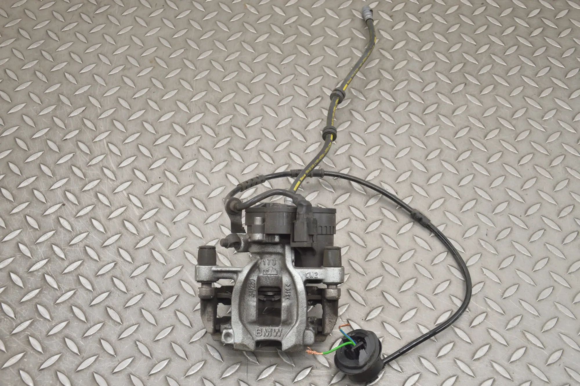 BMW 2 (F44) Brake caliper — rear left Brake caliper — rear left — BMW 2 SERIES (Gran ...