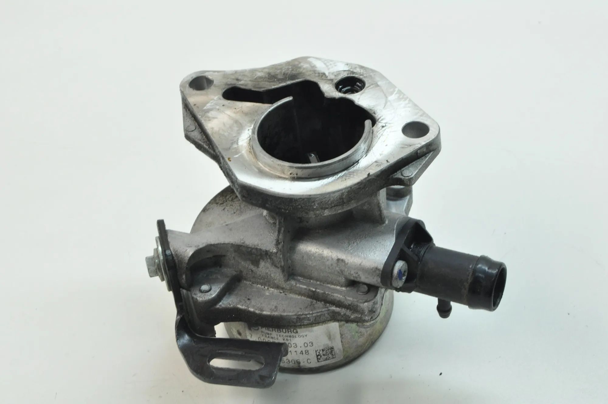 Mercedes-Benz CLA (C117) Vacuum pump