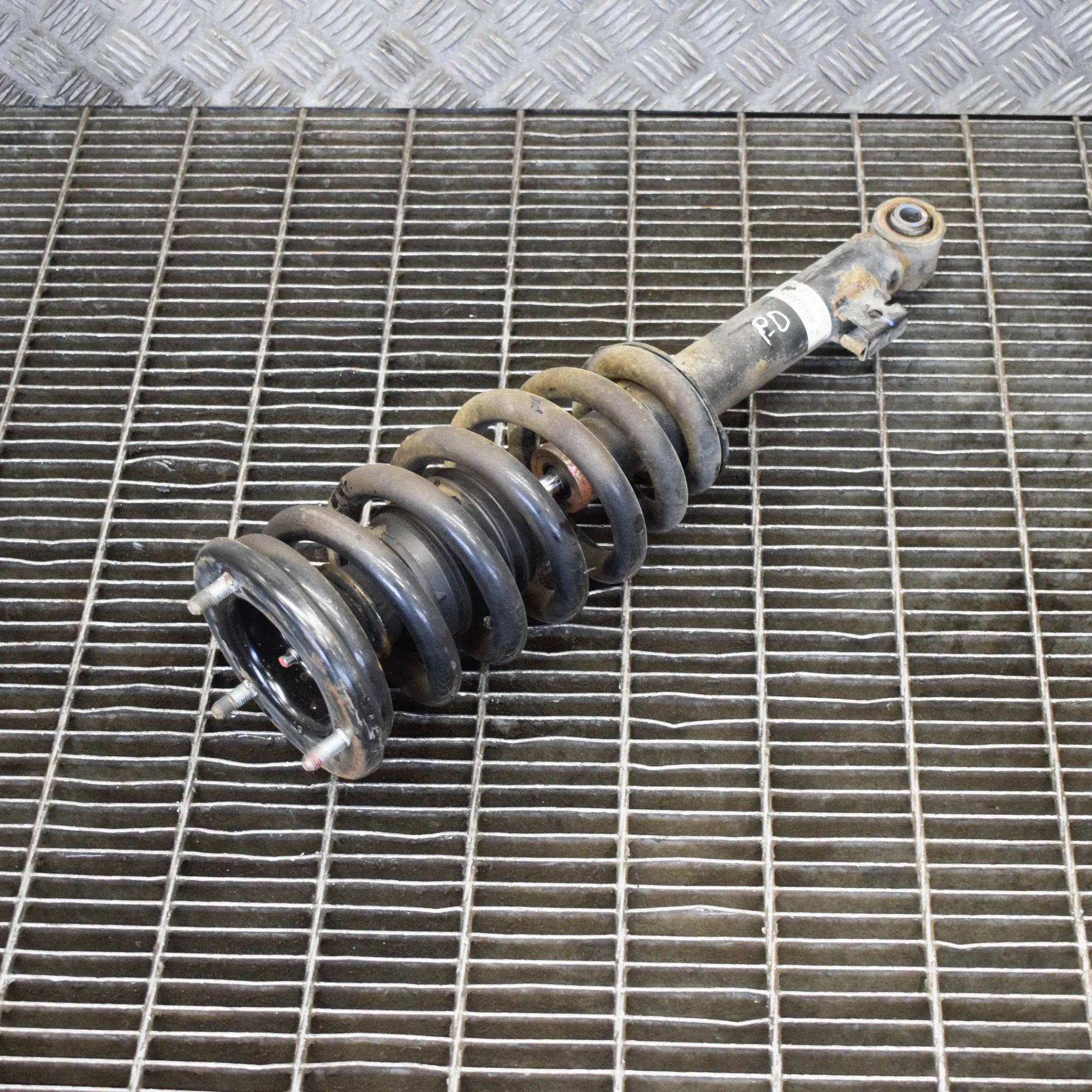 Mitsubishi L200 Shock absorber — front right Shock absorber — front right — MITSUBISHI L (20...