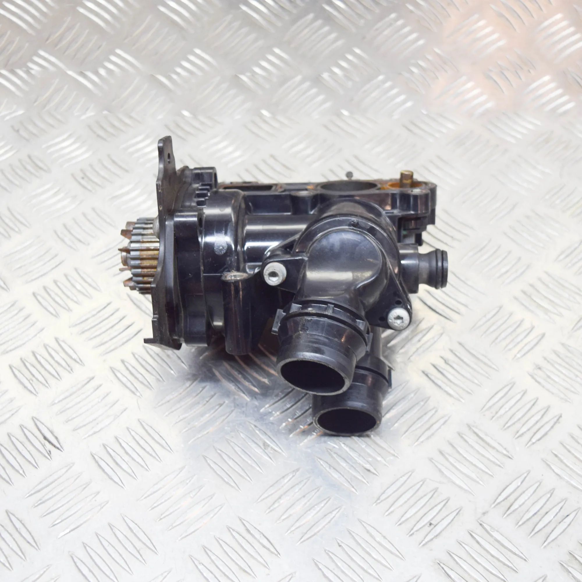 Audi TT (8J) water pump Water pump — AUDI TT (8J) (2006-2014) — 06H1210...