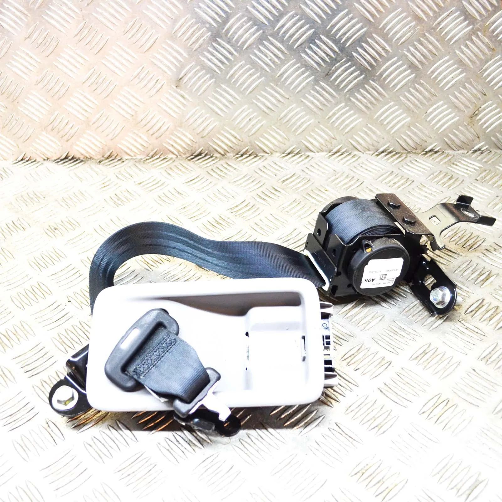 Honda Odyssey Rear Middle Seatbelt Rear Middle Seatbelt — HONDA ODYSSEY (RL6) (201...