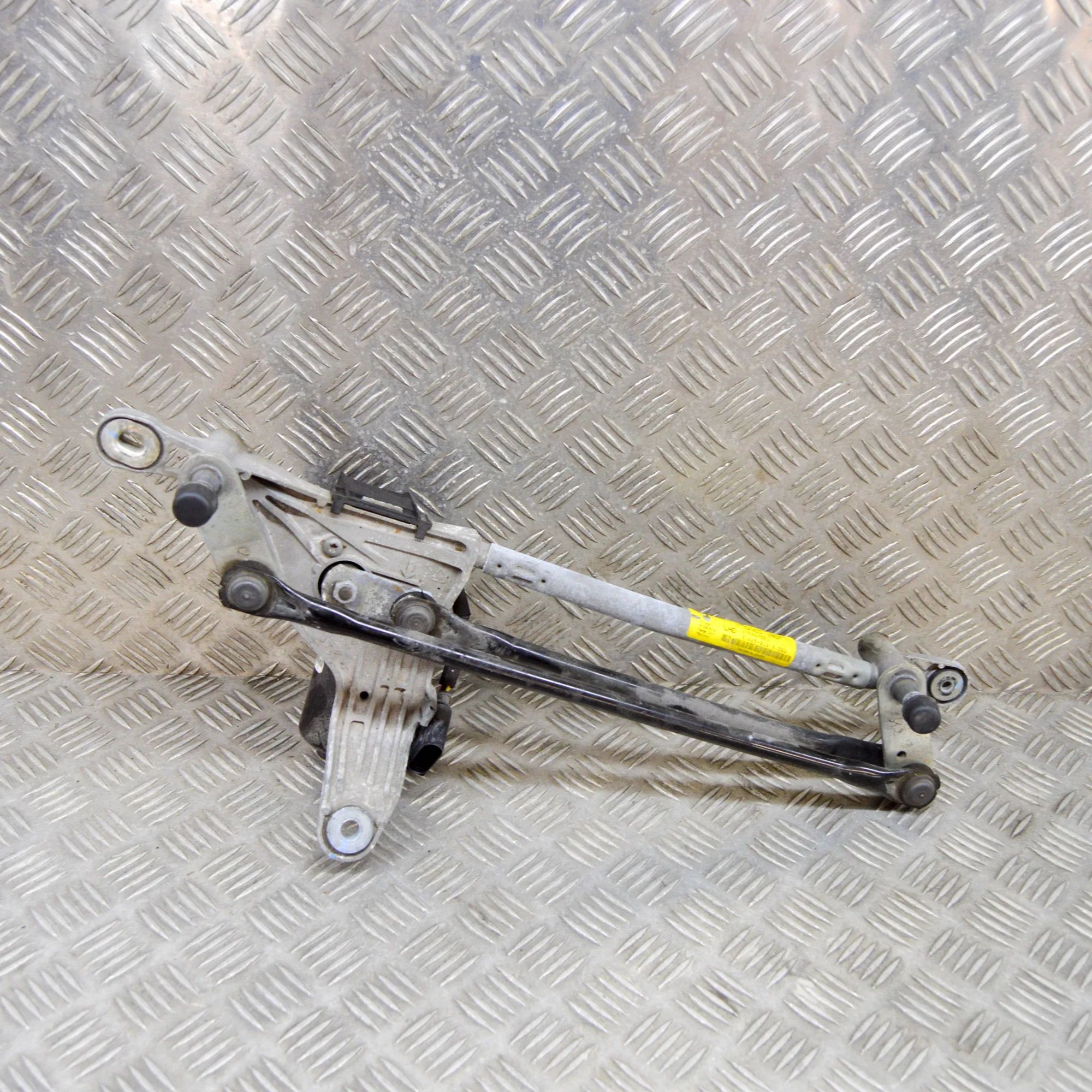 Maserati Ghibli Front Windshield Wiper Mechanism Front Windshield Wiper Mechanism — MASERATI GHI...