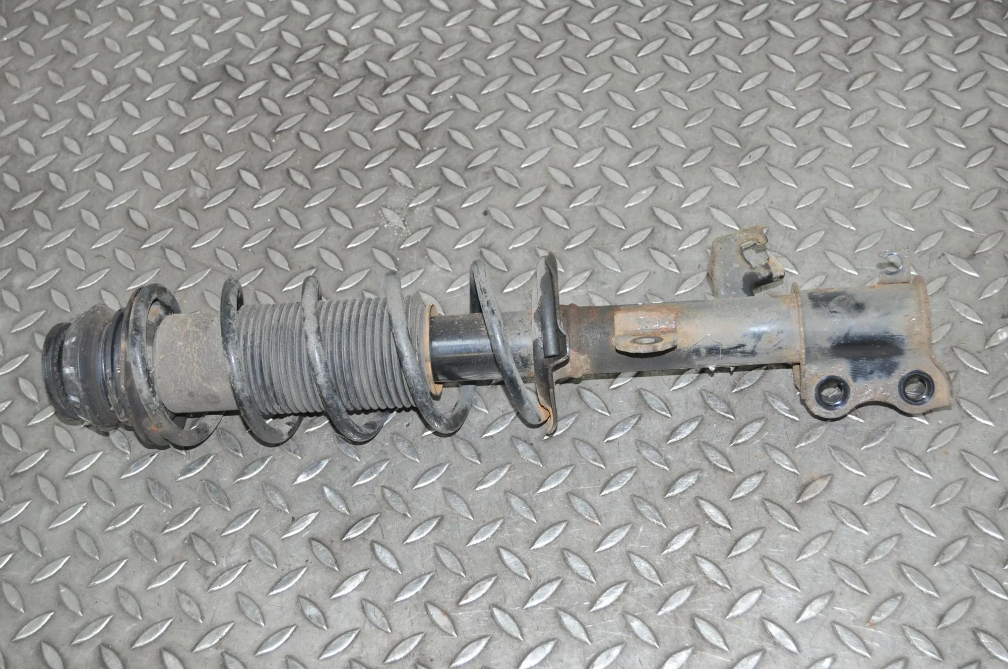 Nissan Note (E11) Shock absorber — front left Shock absorber — front left — NISSAN NOTE (E12)...