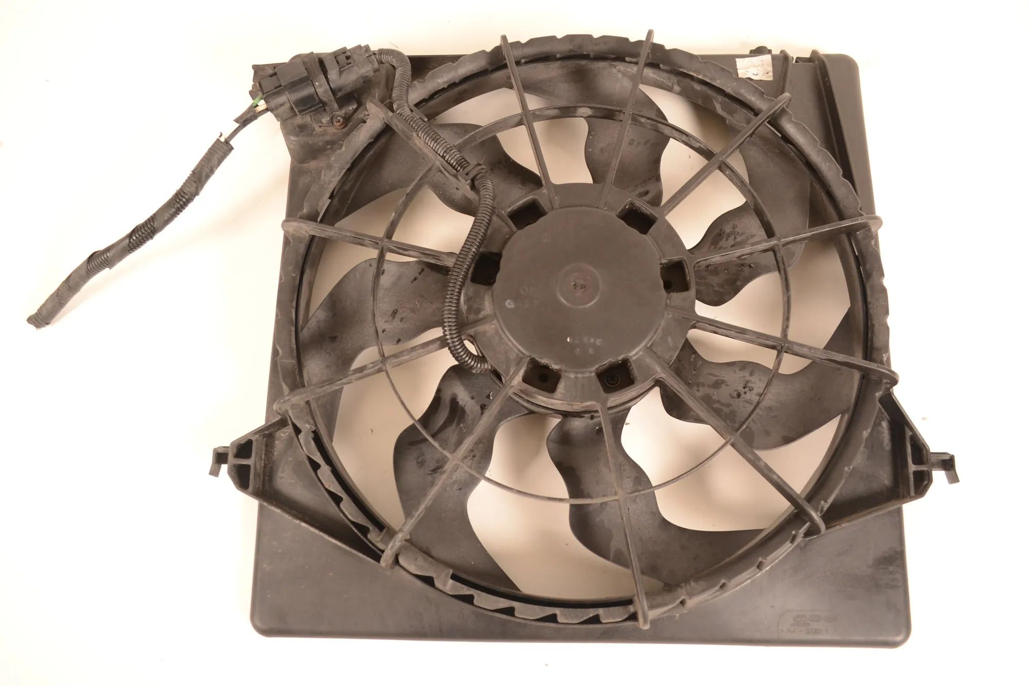 Hyundai Santa Fe Engine Cooling Fan Shroud Engine Cooling Fan Shroud — HYUNDAI SANTA (FÉ I...