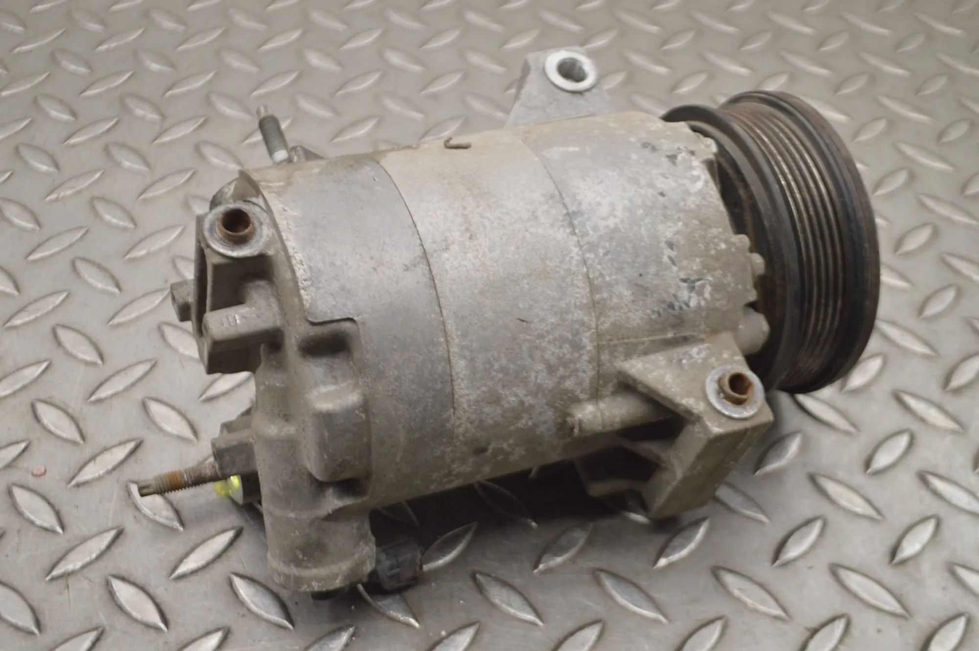 Ford Fiesta Air-conditioning compressor Air-conditioning compressor — FORD FIESTA (VI) ...