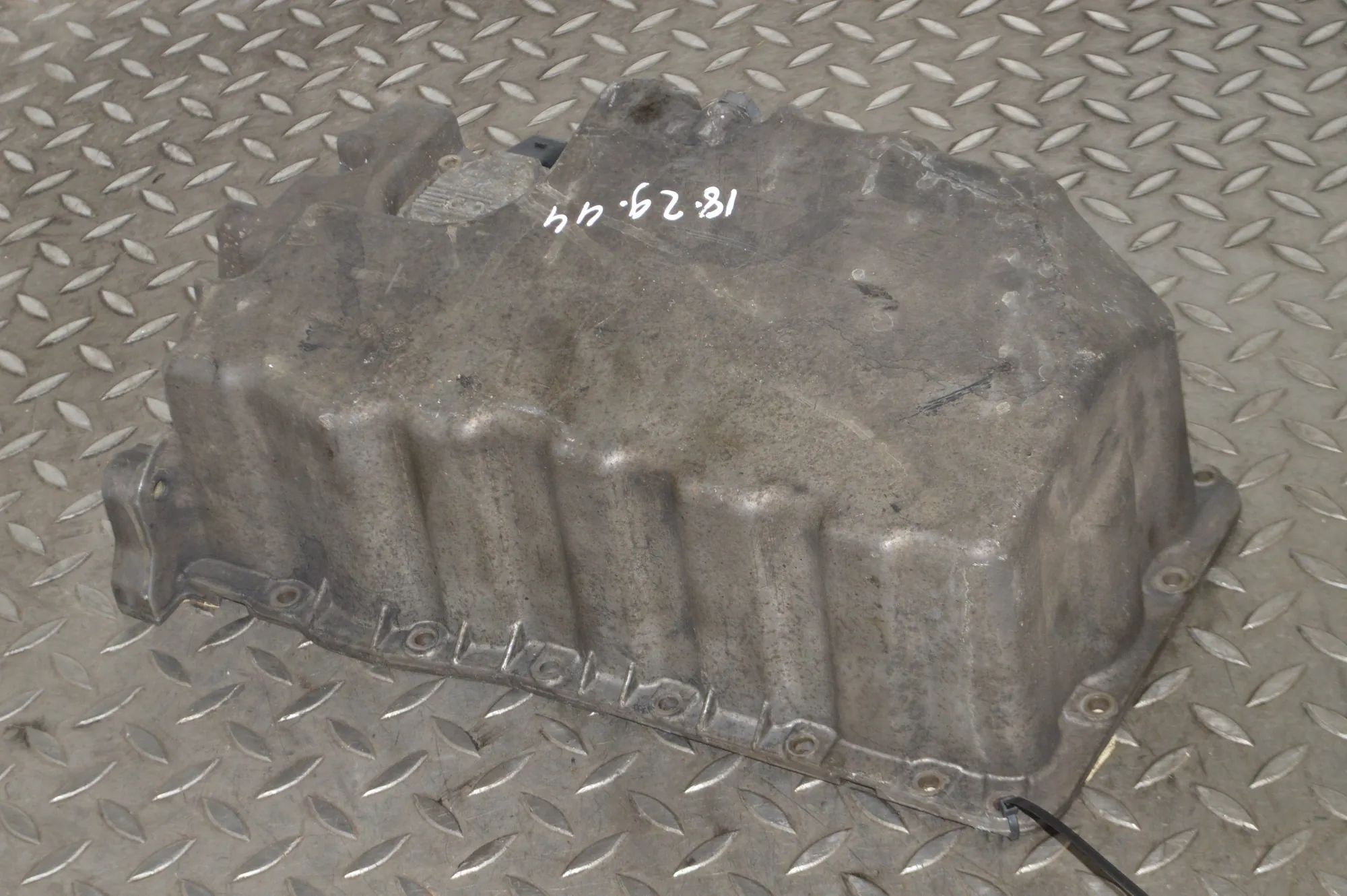 Volkswagen Transporter (T5, Caravelle, Multivan) Engine Oil Pan Engine Oil Pan — VW TRANSPORTER (V T5 Flatbed) ...