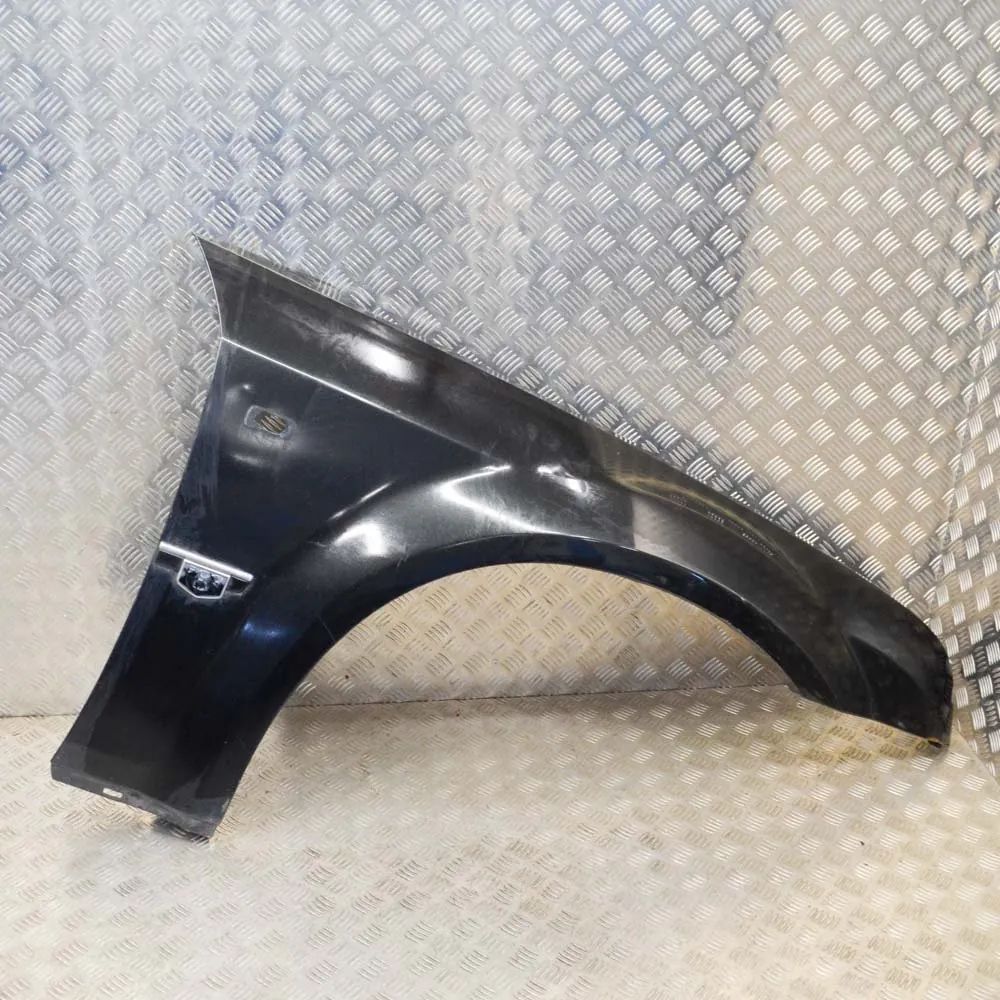 Chrysler 300C Front Right Fender Front Right Fender — CHRYSLER 300 (C LX) (2004-...
