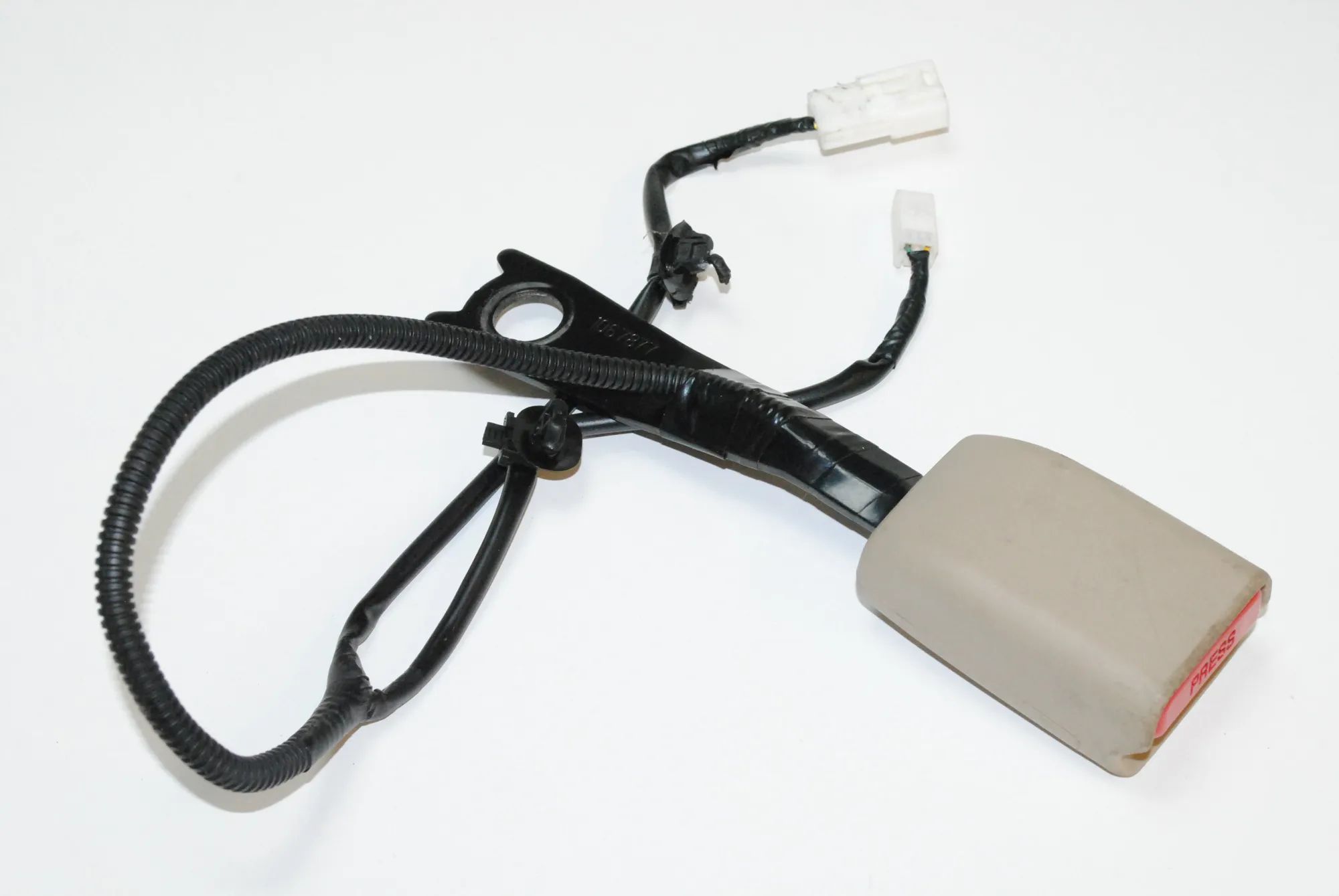 Toyota Land Cruiser 150 Rear centre seat-belt buckle Rear centre seat-belt buckle — TOYOTA LAND CRUI...
