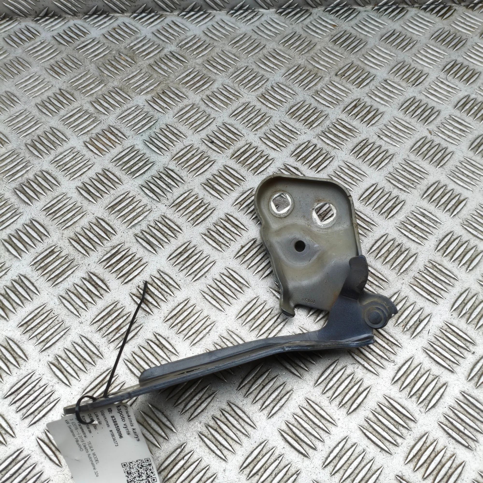 Tesla Model 3 Bonnet hinge — front left Bonnet hinge — front left — TESLA MODEL 3 (2018...