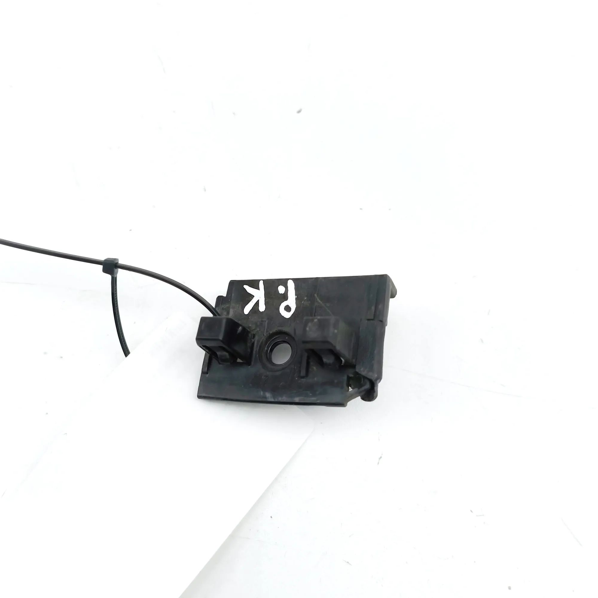 Tesla Model 3 Fender bracket — front left Fender bracket — front left — TESLA MODEL 3 (20...
