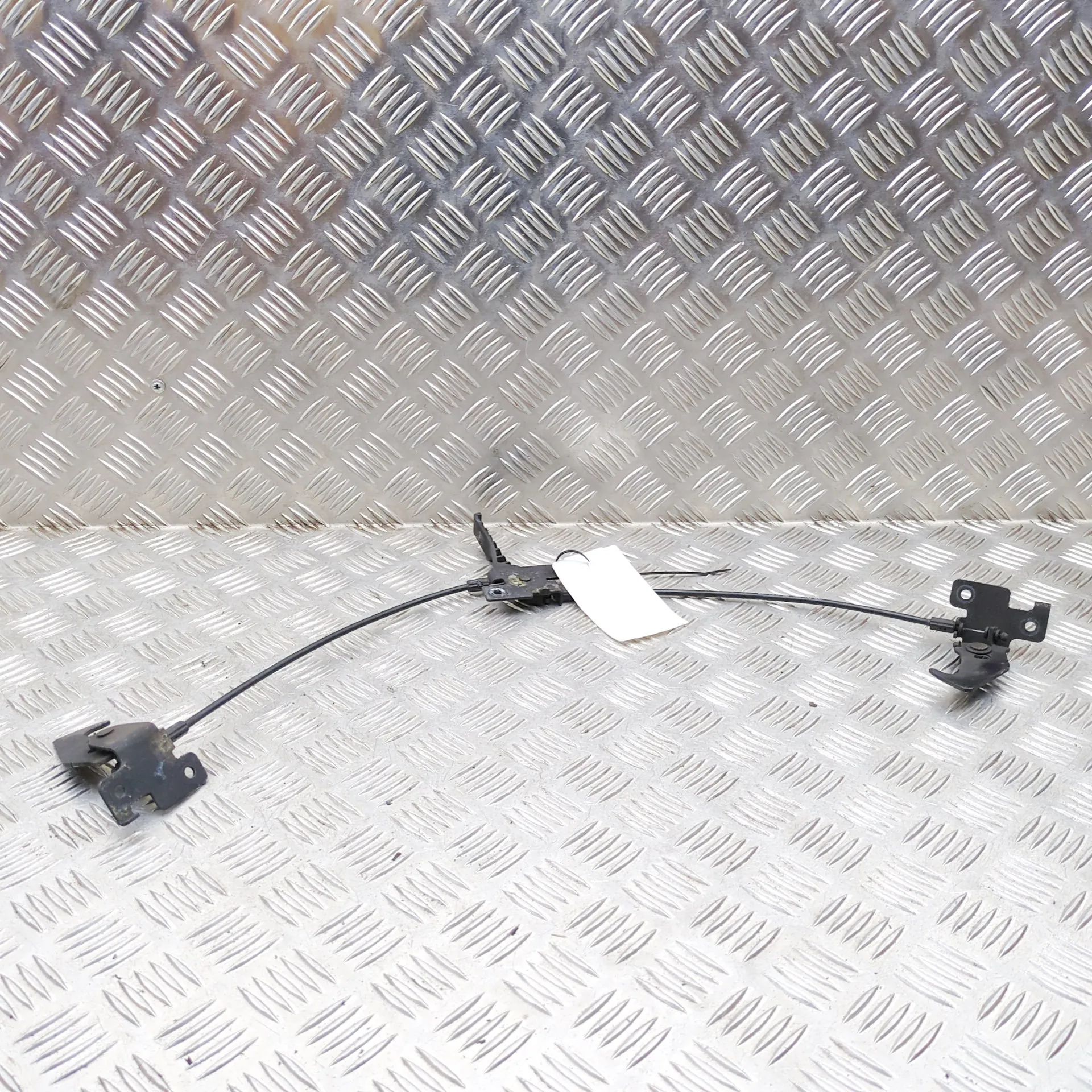 Land Rover Range Rover Sport (L494) Bonnet safety catch Bonnet safety catch — LAND ROVER RANGE ROVER SP...