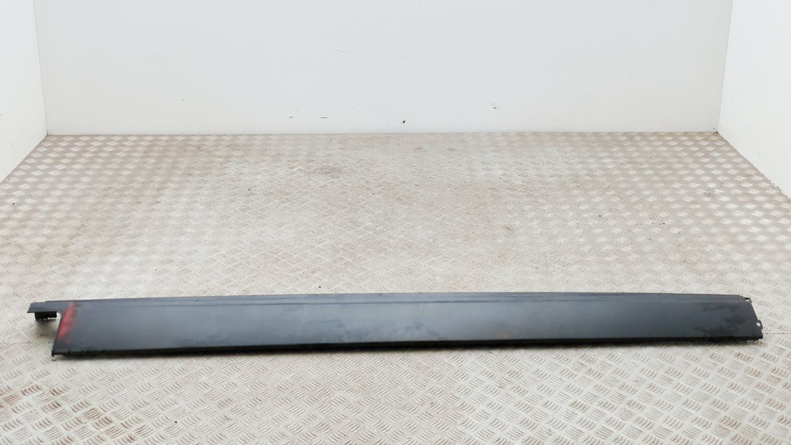 Land Rover Range Rover Sport (L494) Right Side Plastic Sideskirt Cover Right Side Plastic Sideskirt Cover — LAND ROVER...