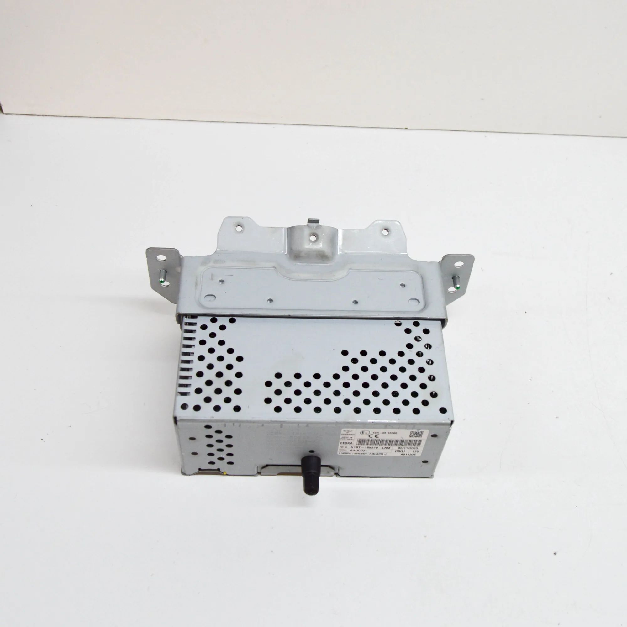 Ford Fiesta Radio / CD / navigation head unit Radio / CD / navigation head unit — FORD FIESTA...