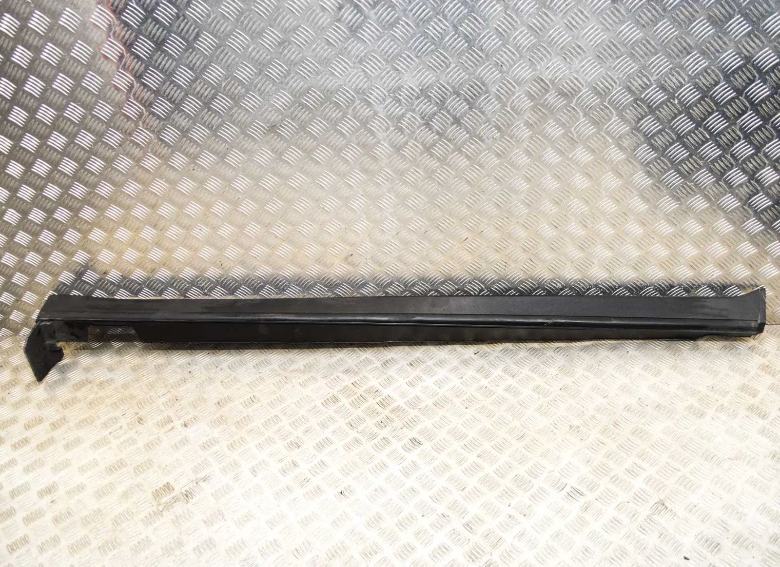 Kia Sportage Right Side Plastic Sideskirt Cover Right Side Plastic Sideskirt Cover — KIA SPORTA...