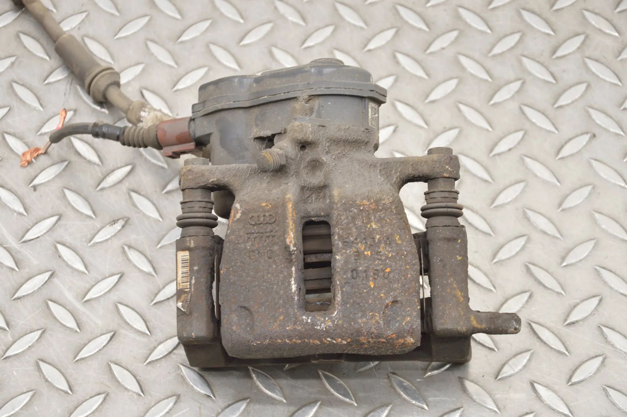 Audi Q5 (8R) Brake caliper — rear right Brake caliper — rear right — AUDI Q5 (8R) (2008...