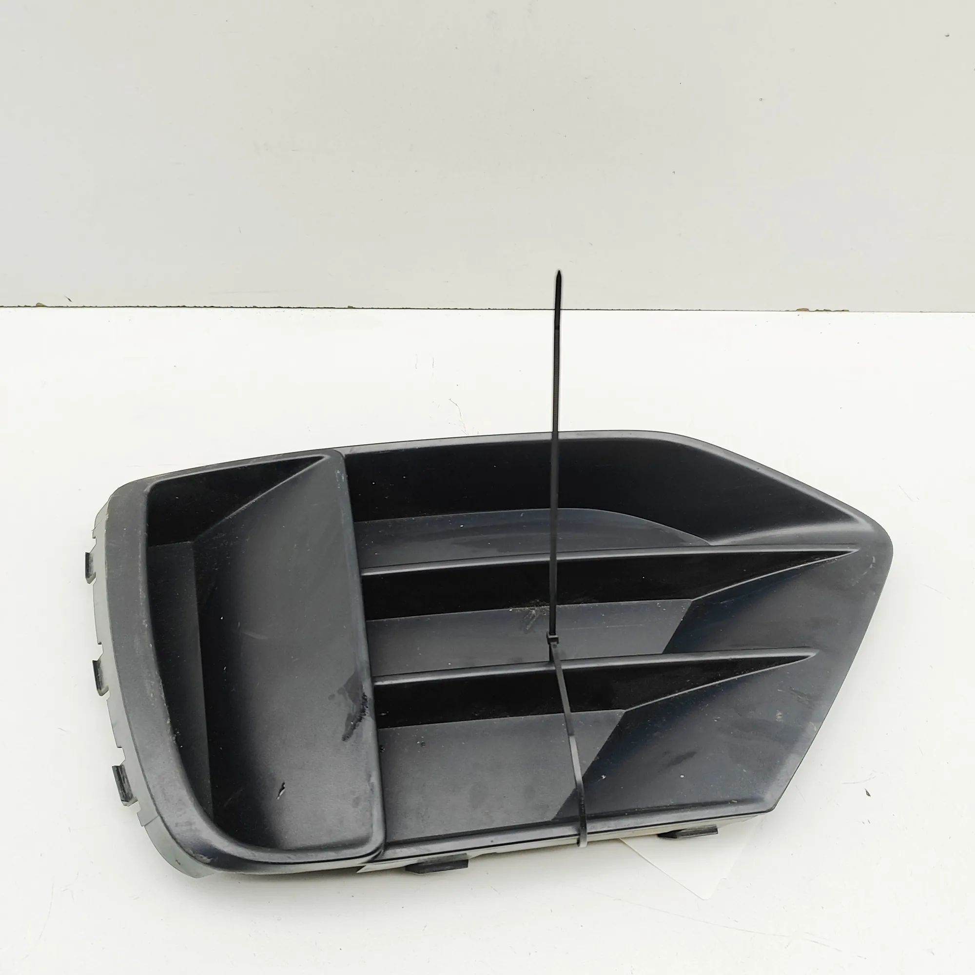 Audi Q3 (F3) Grille — front — left Grille — front — left — AUDI Q3 (F3) (2018-...)...