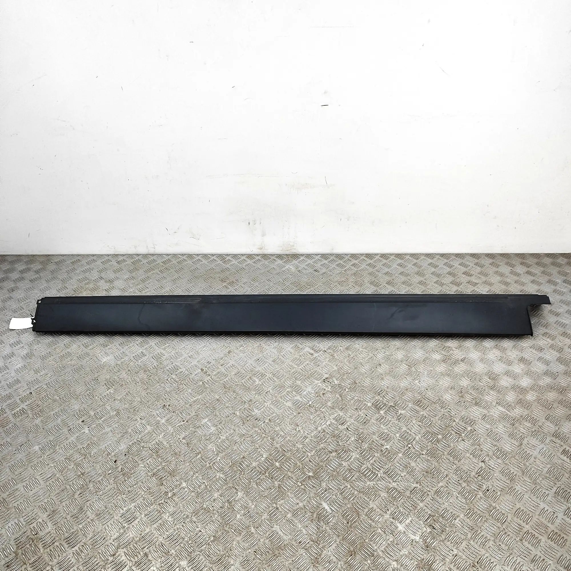 Land Rover Range Rover Sport (L494) Left Side Plastic Sideskirt Cover Left Side Plastic Sideskirt Cover — LAND ROVER ...