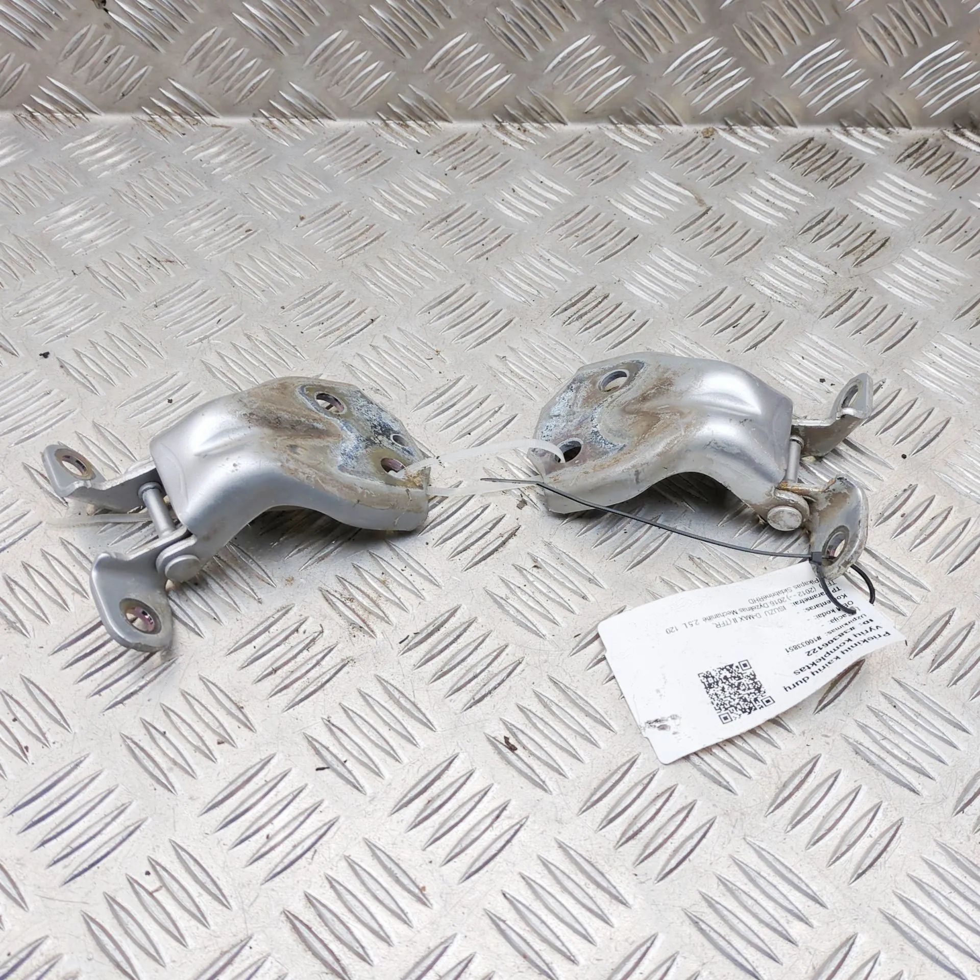 Isuzu D-Max Door hinge set — front left Door hinge set — front left — ISUZU D-MAX (II T...