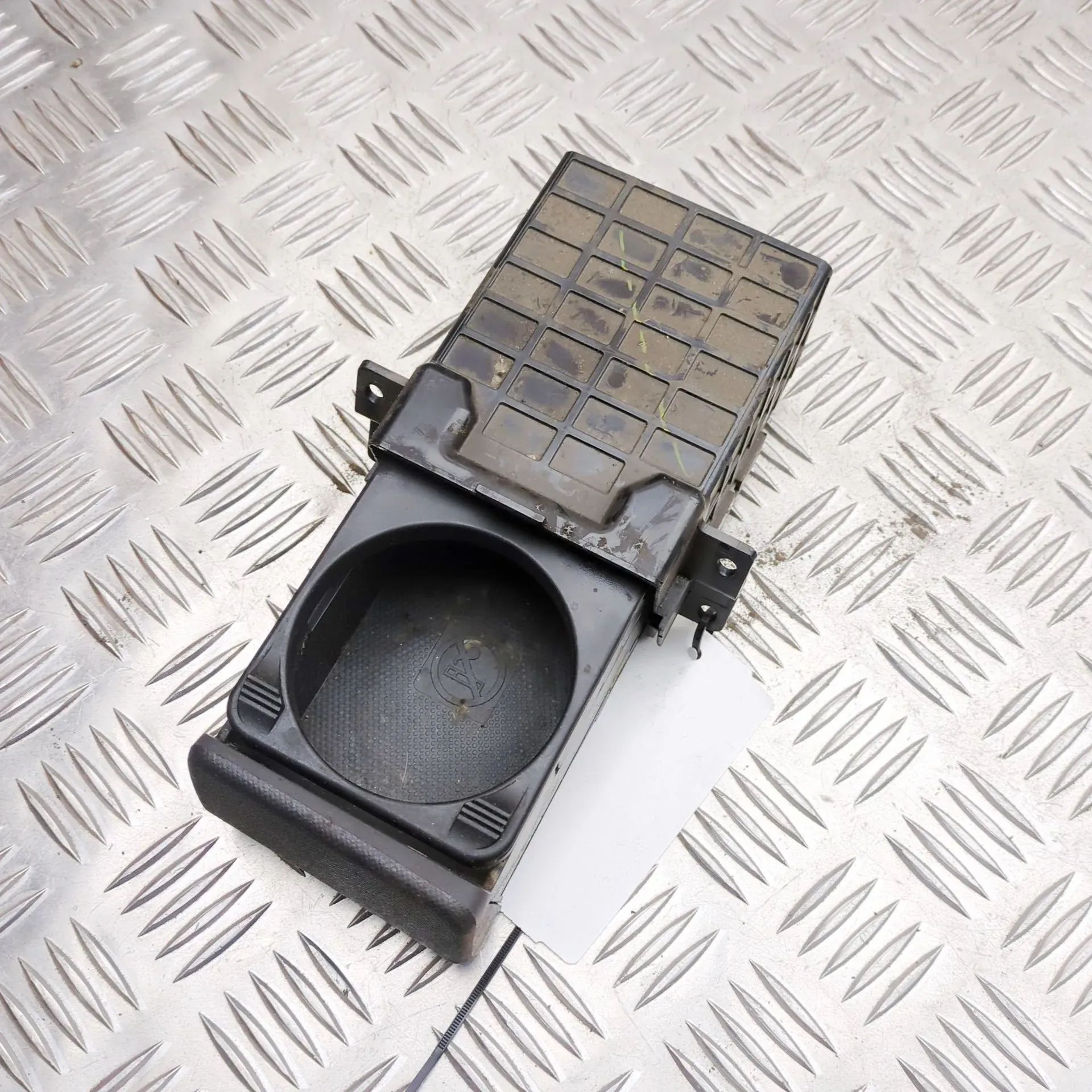 Isuzu D-Max Topsihoidja Cup holder — ISUZU D-MAX (II TFR, TFS) (2012-.....