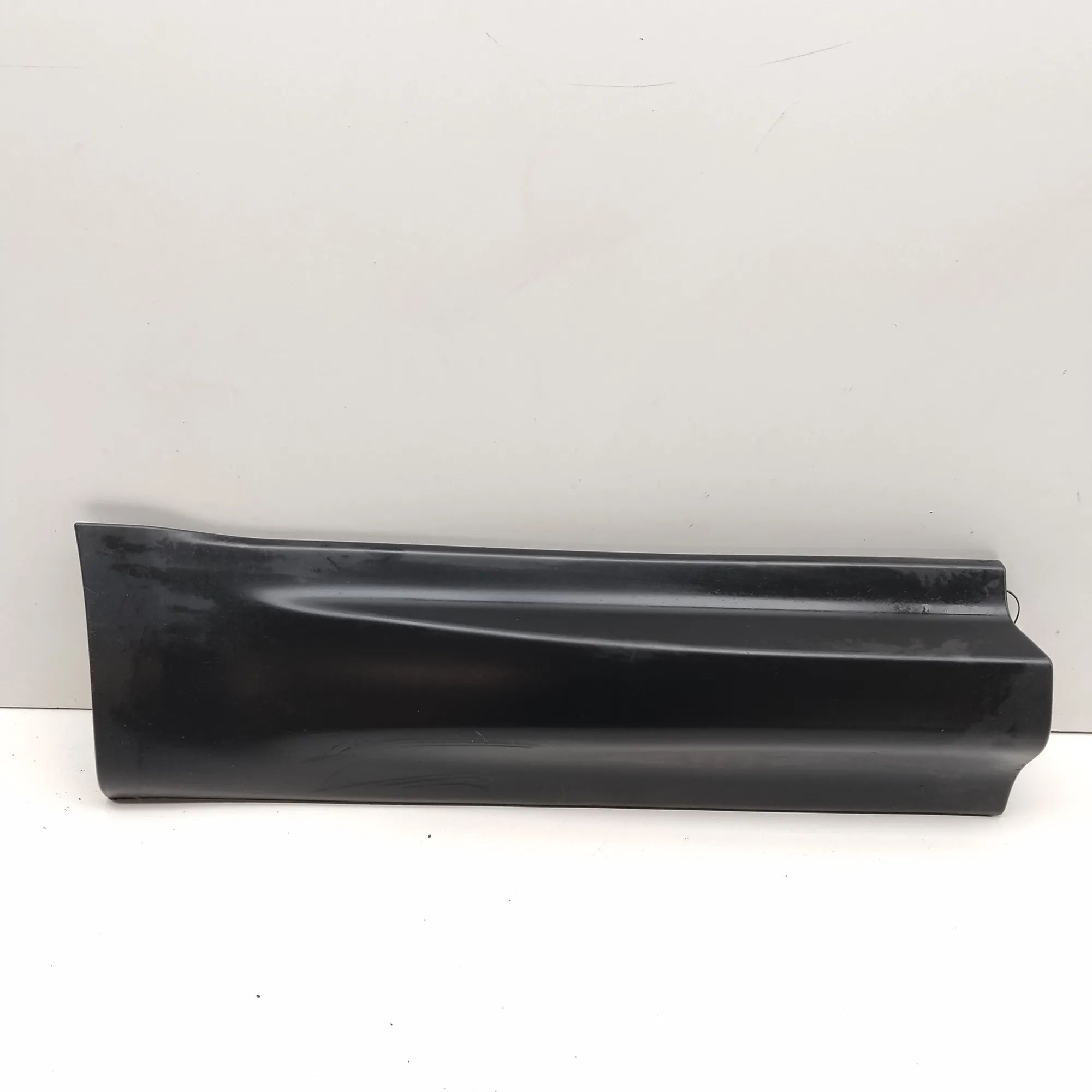 Land Rover Range Rover Sport (L494) Lower door moulding — rear — right Lower door moulding — rear — right — LAND ROVER...