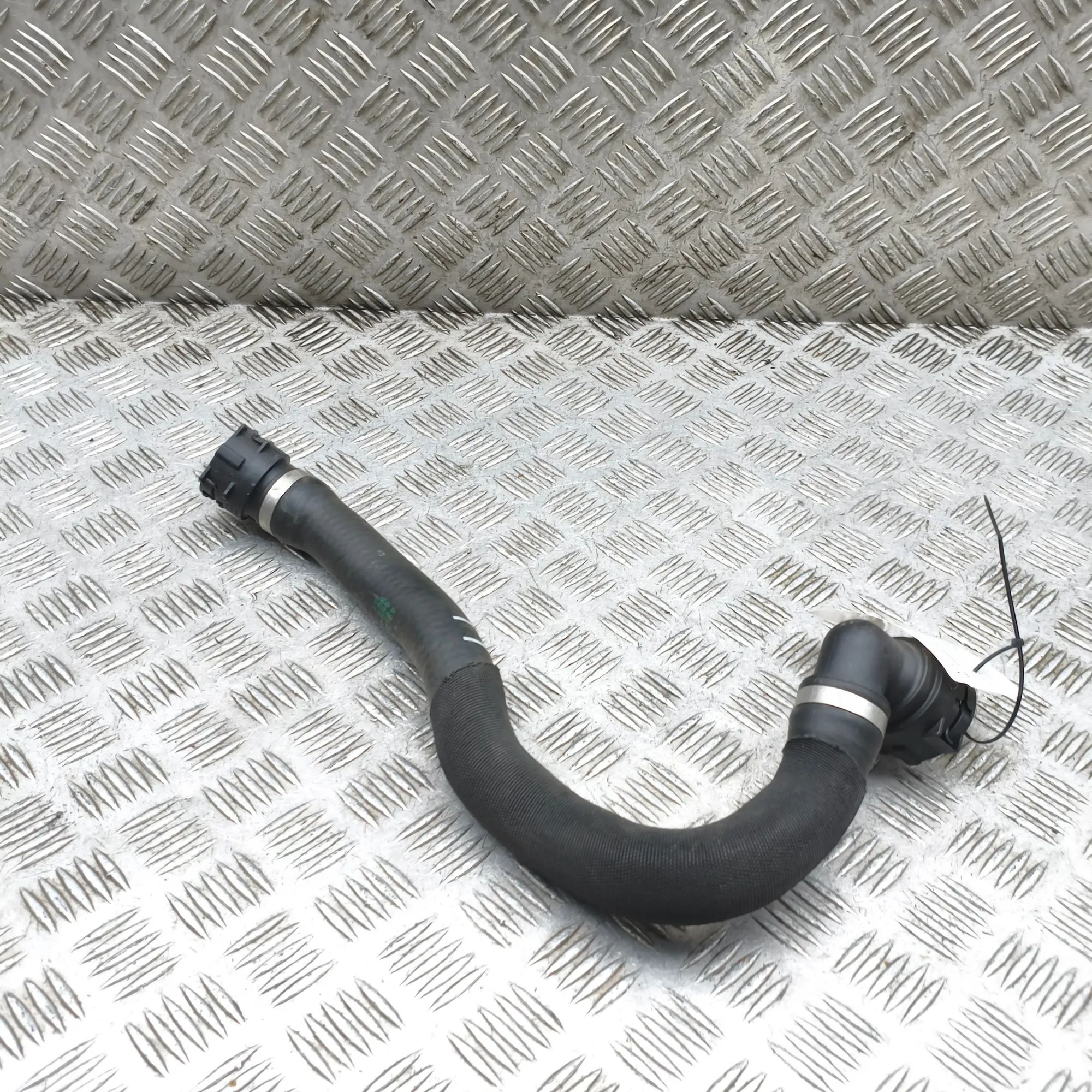 BMW X7 (G07) Coolant hose Coolant hose — BMW X7 (G07) (2019-...) — 5A8CB5...