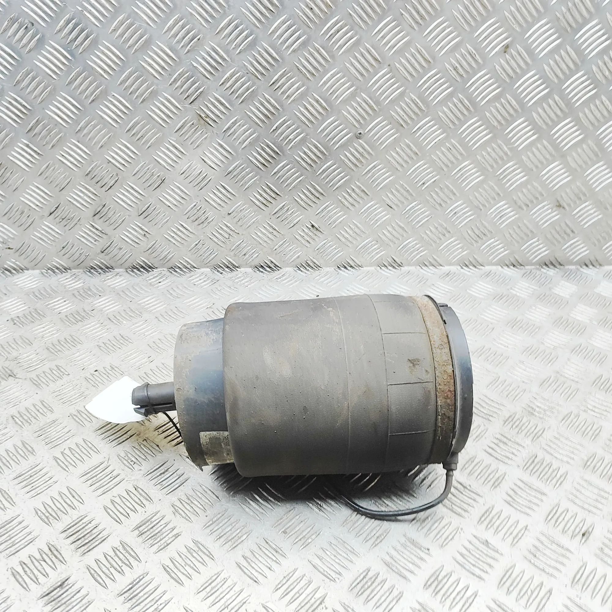 Land Rover Range Rover Sport (L494) Rear Left Air Suspension Spring Bag Rear Left Air Suspension Spring Bag — LAND ROVE...