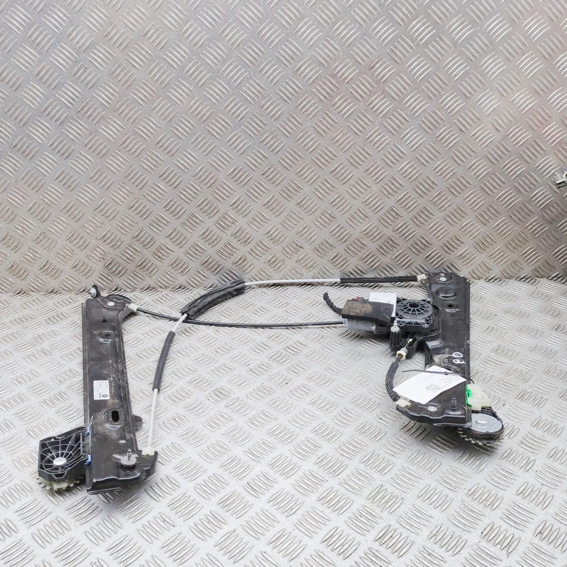 BMW 4 (G22 / G23 / G26)  Front Right Door Window Regulator Front Right Door Window Regulator — BMW 4 / i4 ...