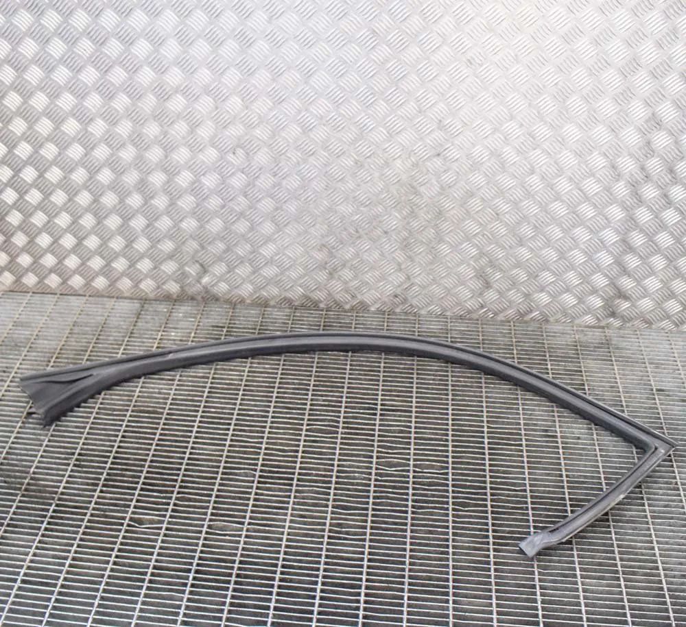 Maserati GranTurismo / GranCabrio Door rubber seal — front left Door rubber seal — front left — MASERATI GRAN (...