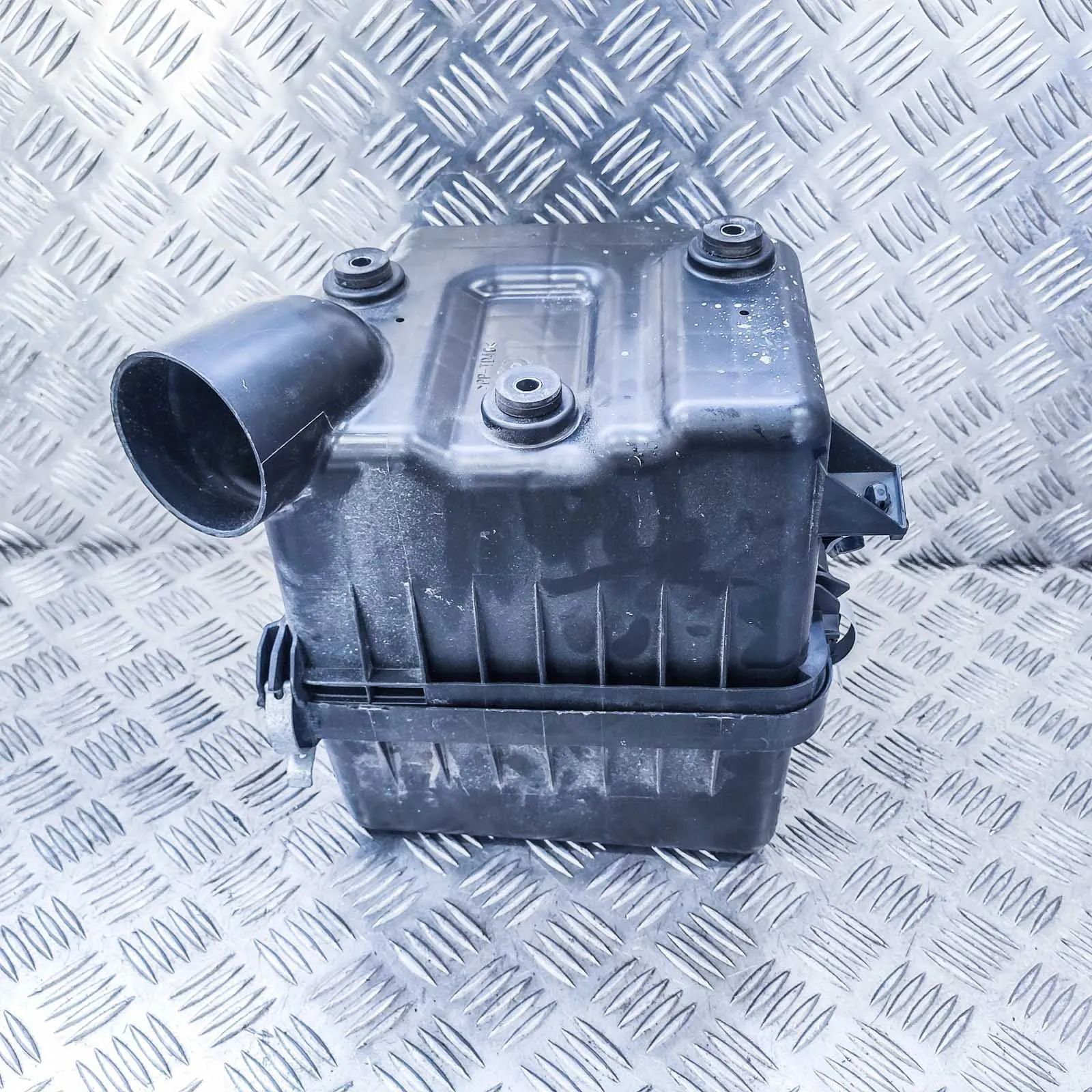 Toyota RAV4 (XA40) Air filter box  Air Filter Box — TOYOTA RAV (4 IV _A4_) (2012-2...