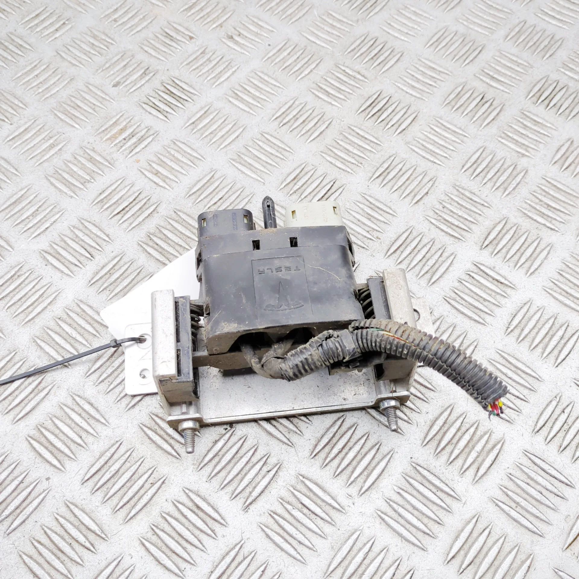 Tesla Model X Other Control Units Other Control Units — TESLA MODEL X (2013-...) ...