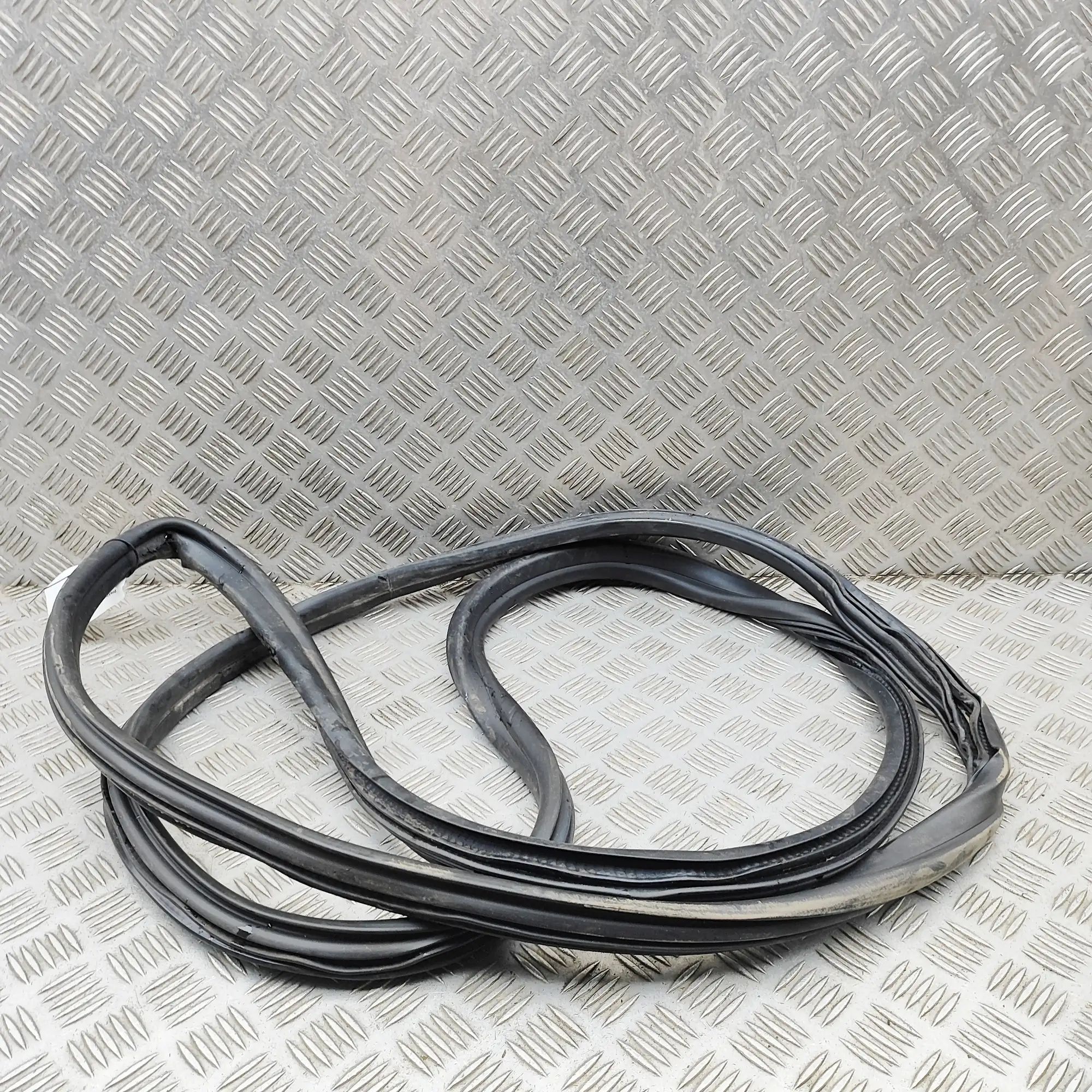 Ford Transit Connect / Tourneo Connect Door rubber seal — front right Door rubber seal — front right — FORD TOURNEO (...