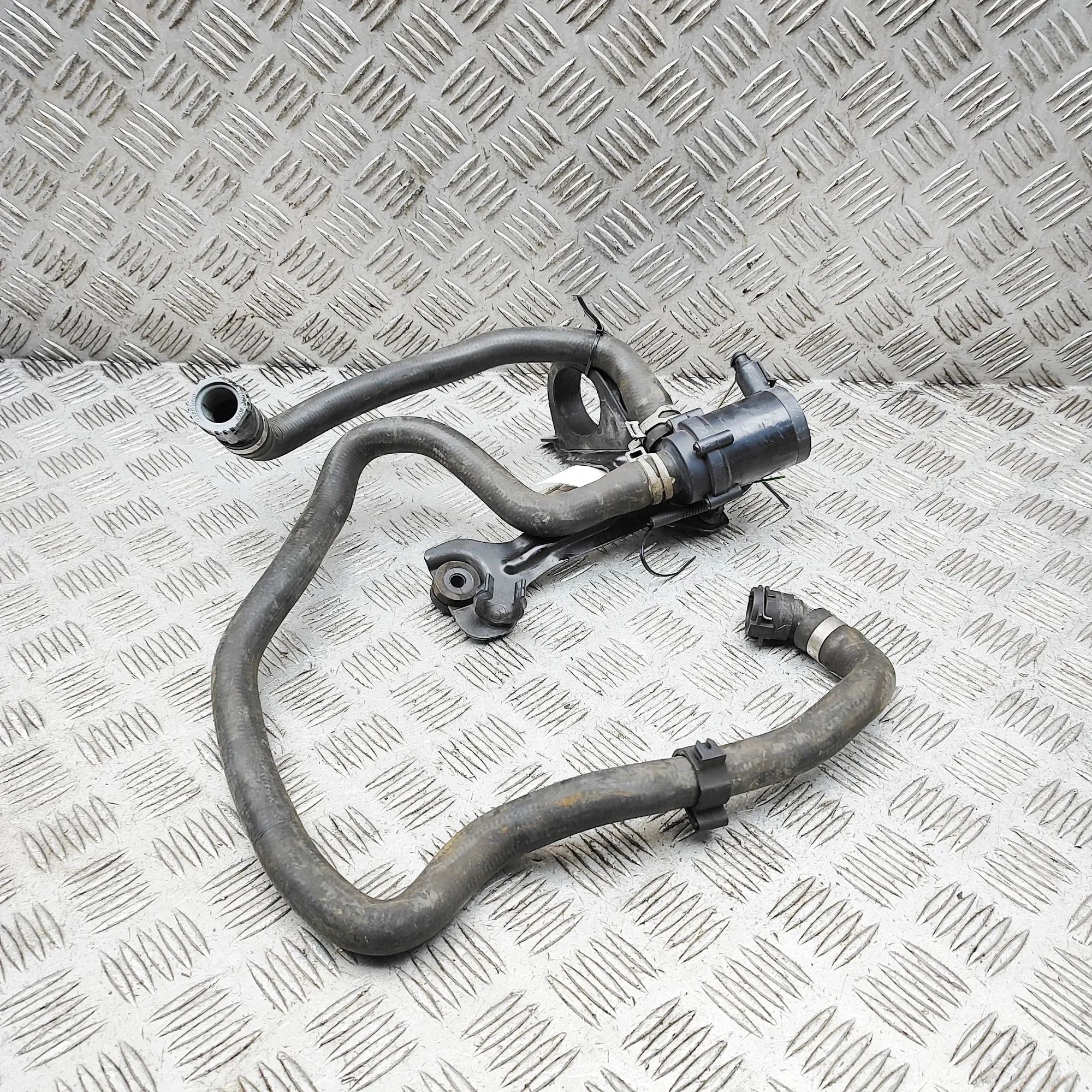Volvo V40 Auxiliary Water Pump Auxiliary Water Pump — VOLVO V40 (Hatchback) (2...