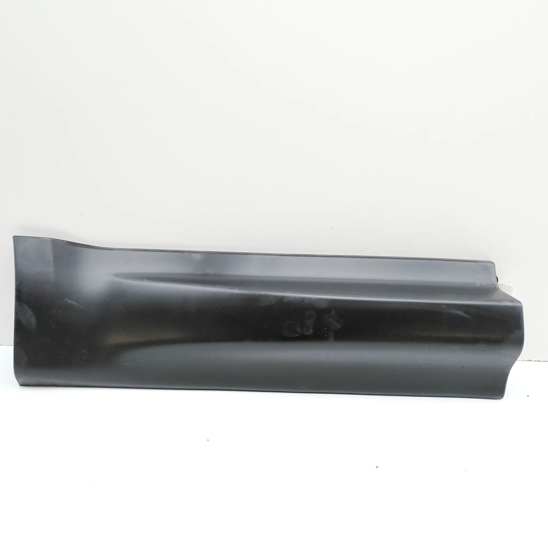 Land Rover Range Rover Sport (L494) Lower door moulding — rear — right Lower door moulding — rear — right — LAND ROVER...