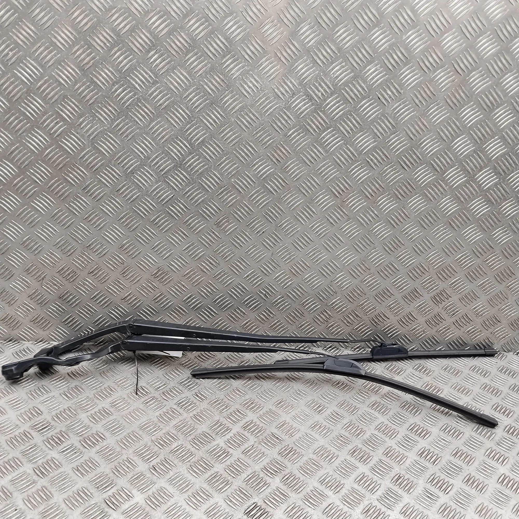 Land Rover Range Rover Sport (L494) Front Wiper Arms Front Wiper Arms — LAND ROVER RANGE ROVER SPORT...