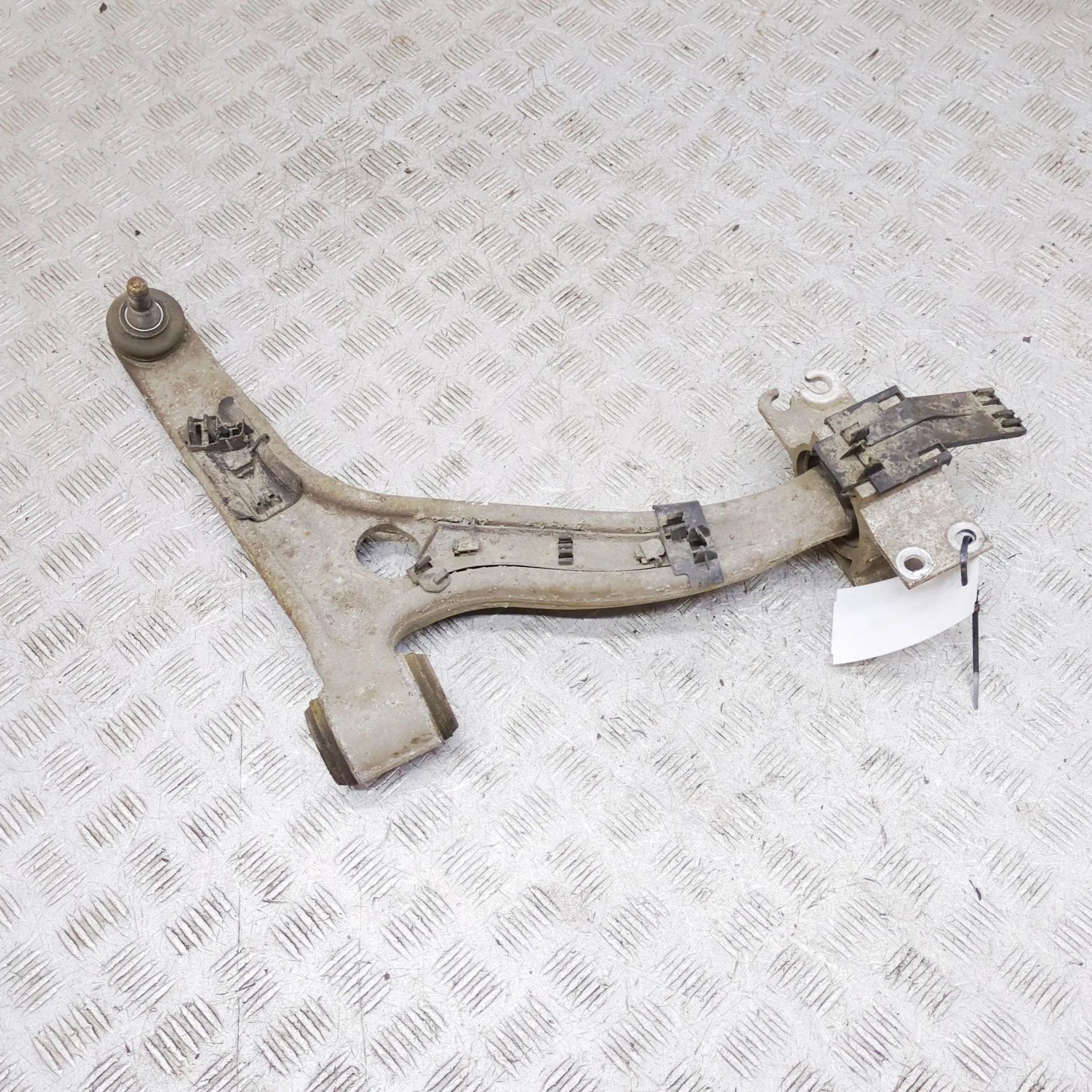Mercedes-Benz CLA (C117) Front Right Lower Control Arm