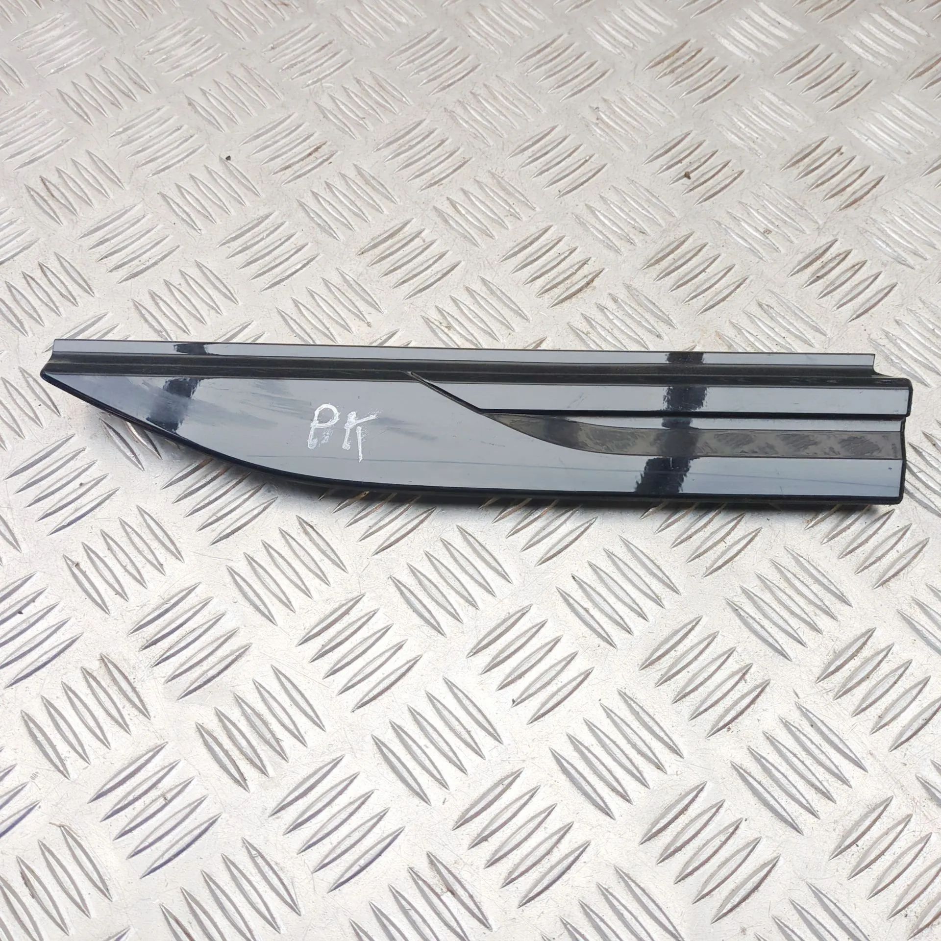 Land Rover Range Rover Velar Sill trim — front left Sill trim — front left — LAND ROVER RANGE ROVER...