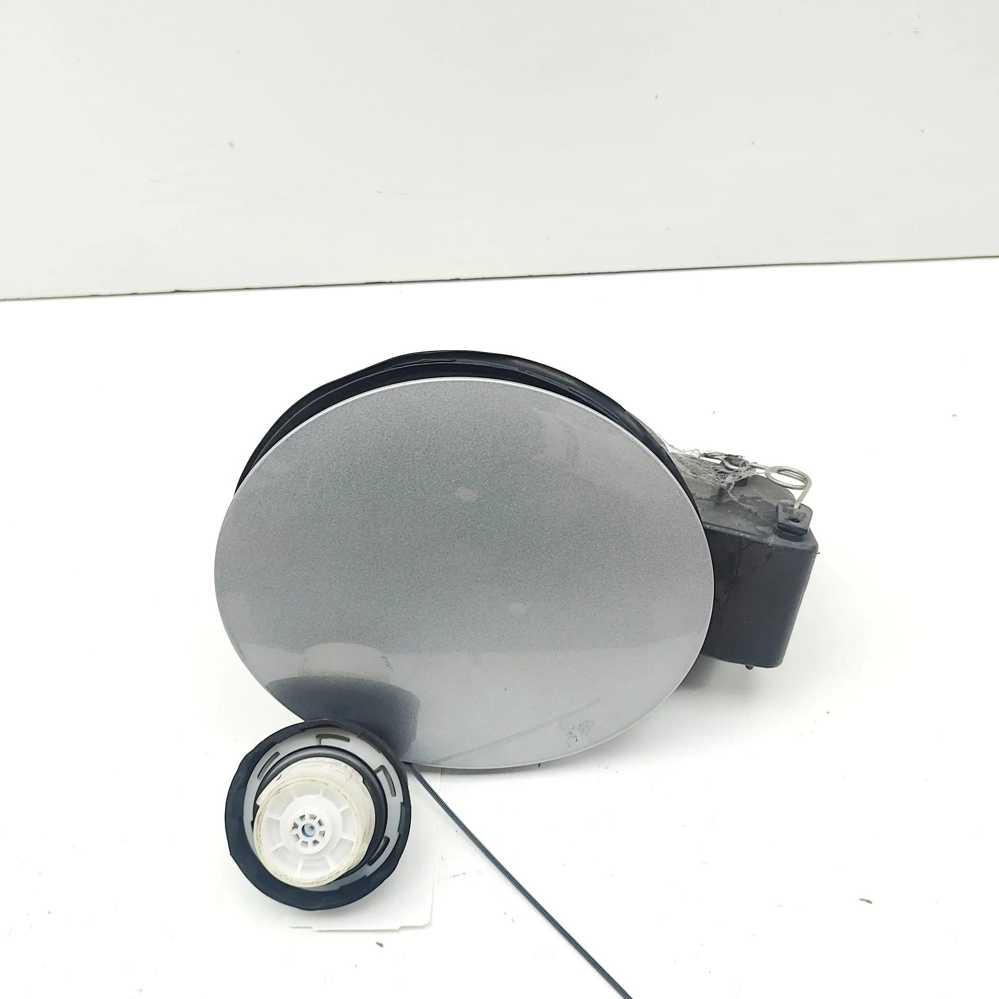 Jeep Cherokee (KL) Fuel Tank Flap Cap Fuel Tank Flap Cap — JEEP CHEROKEE (KL) (2013-P...