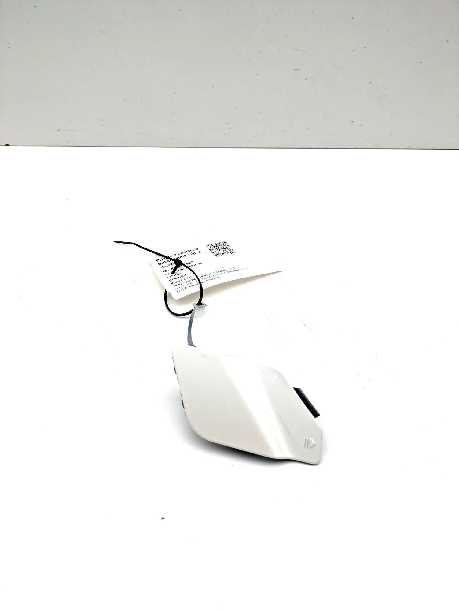 Mercedes-Benz SLK (R172) Front bumper towing-eye cover Front bumper towing-eye cover — MERCEDES BENZ S...