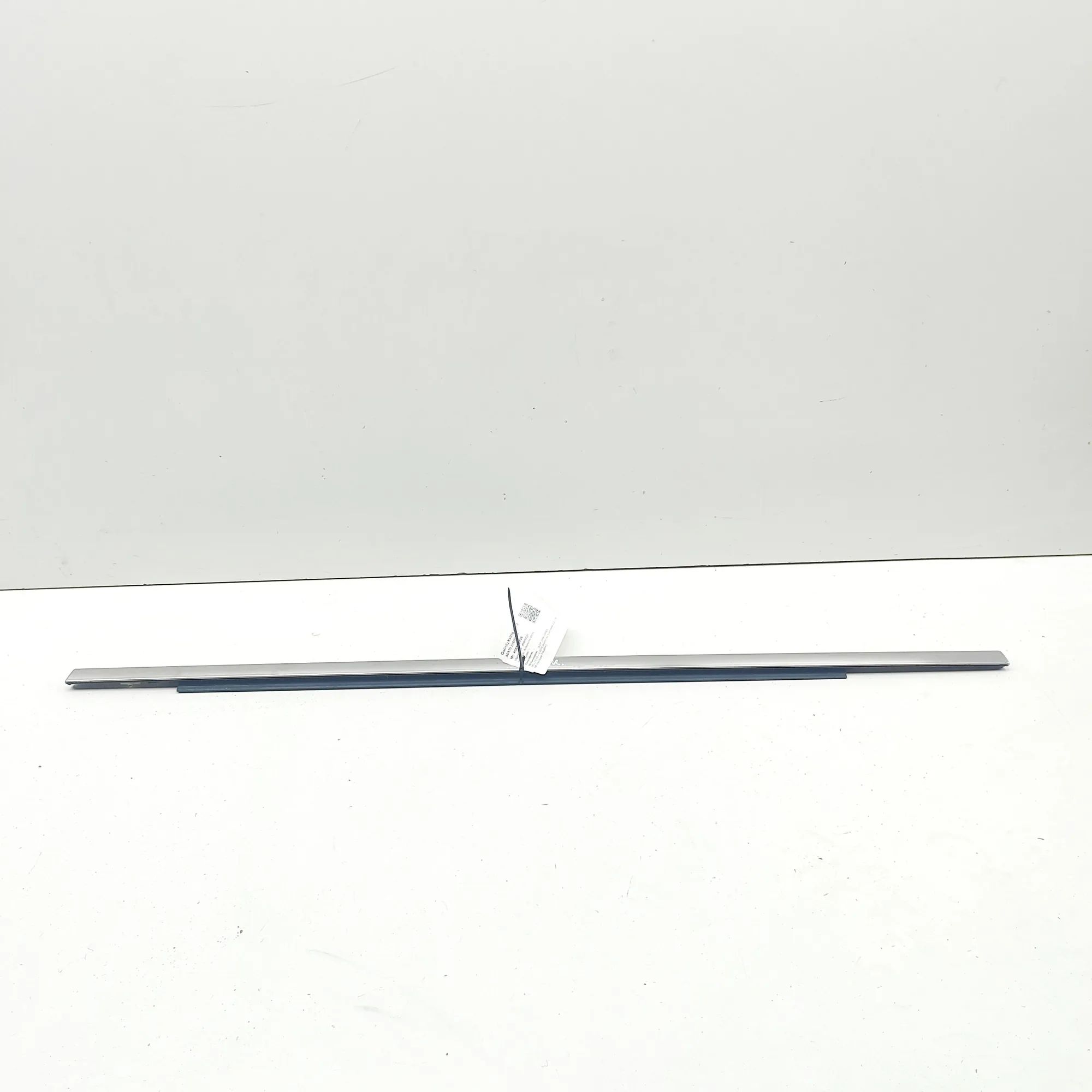 Jeep Cherokee (KL) Door window strip — rear left Door window strip — rear left — JEEP CHEROKEE (...