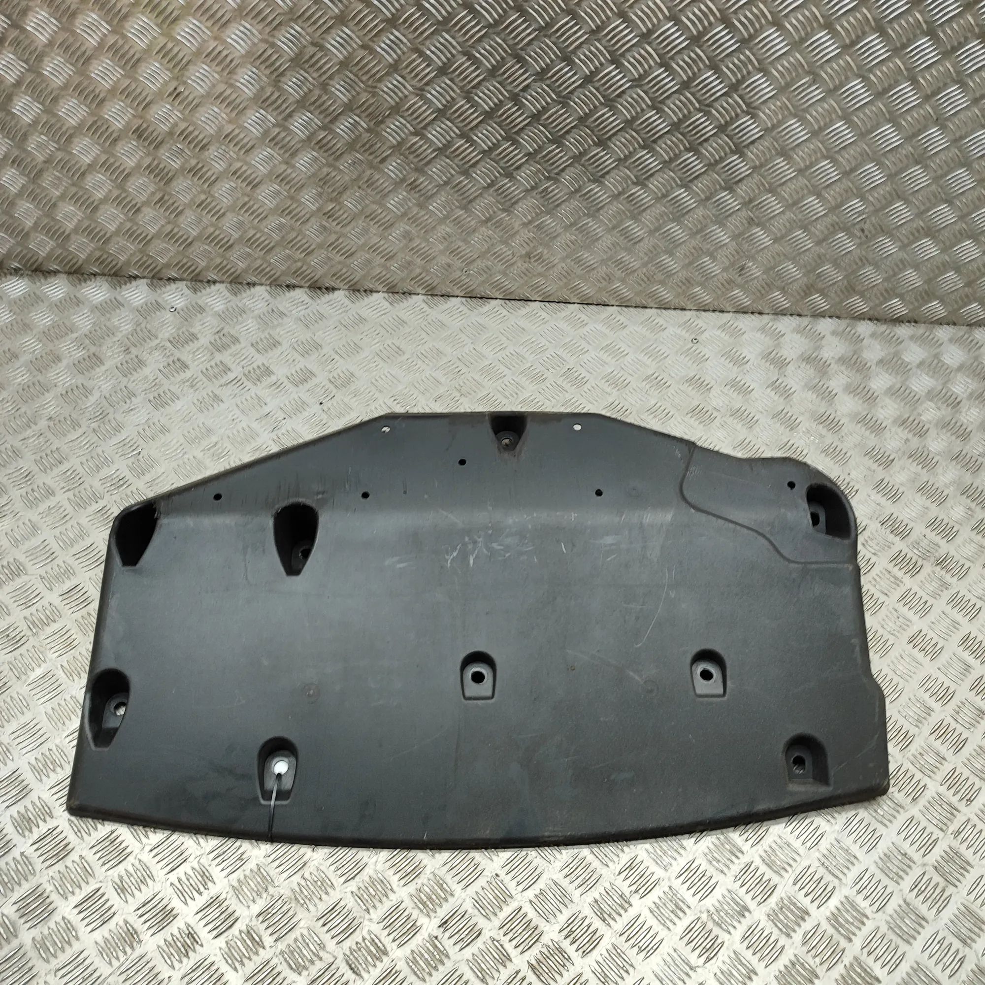 Maserati Ghibli Rear Middle Underbody Cover Rear Middle Underbody Cover — MASERATI GHIBLI (...