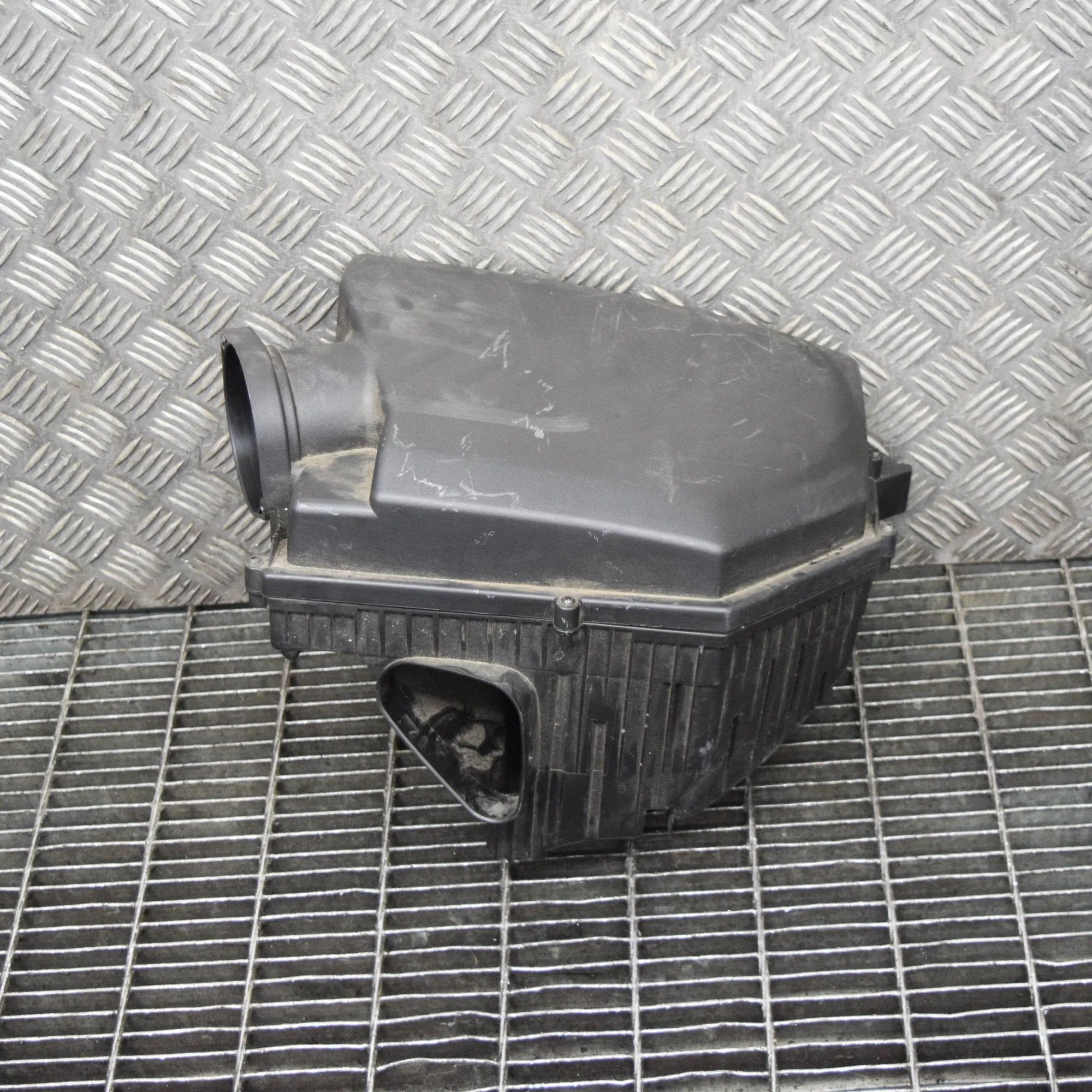 Volvo XC70 Air filter box  Air Filter Box — VOLVO XC70 II (2007-2016) — 65...