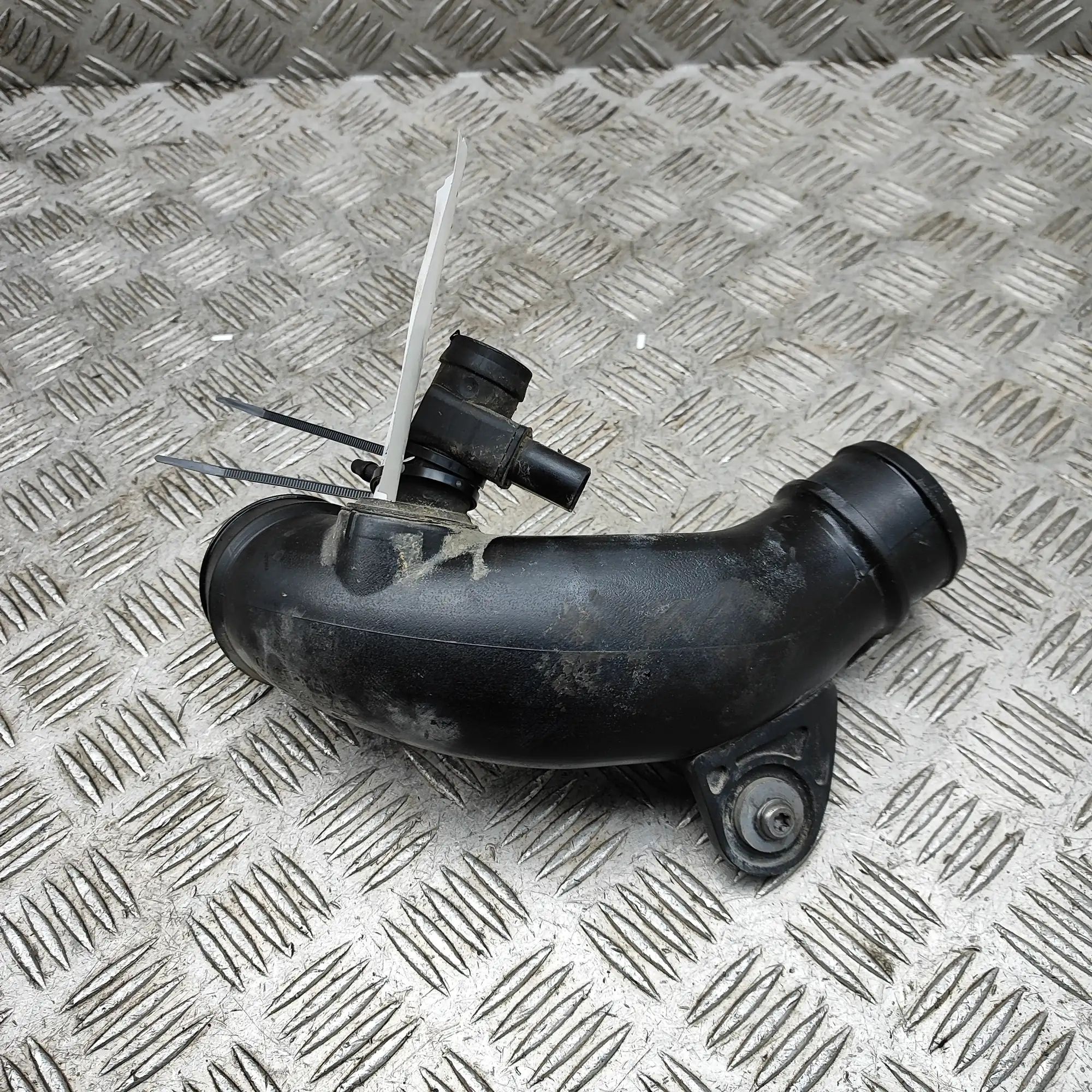 Volkswagen Transporter (T6, Caravelle, Multivan) Air Intake Tube Air Intake Tube — VW TRANSPORTER (VI T6 Minibus...