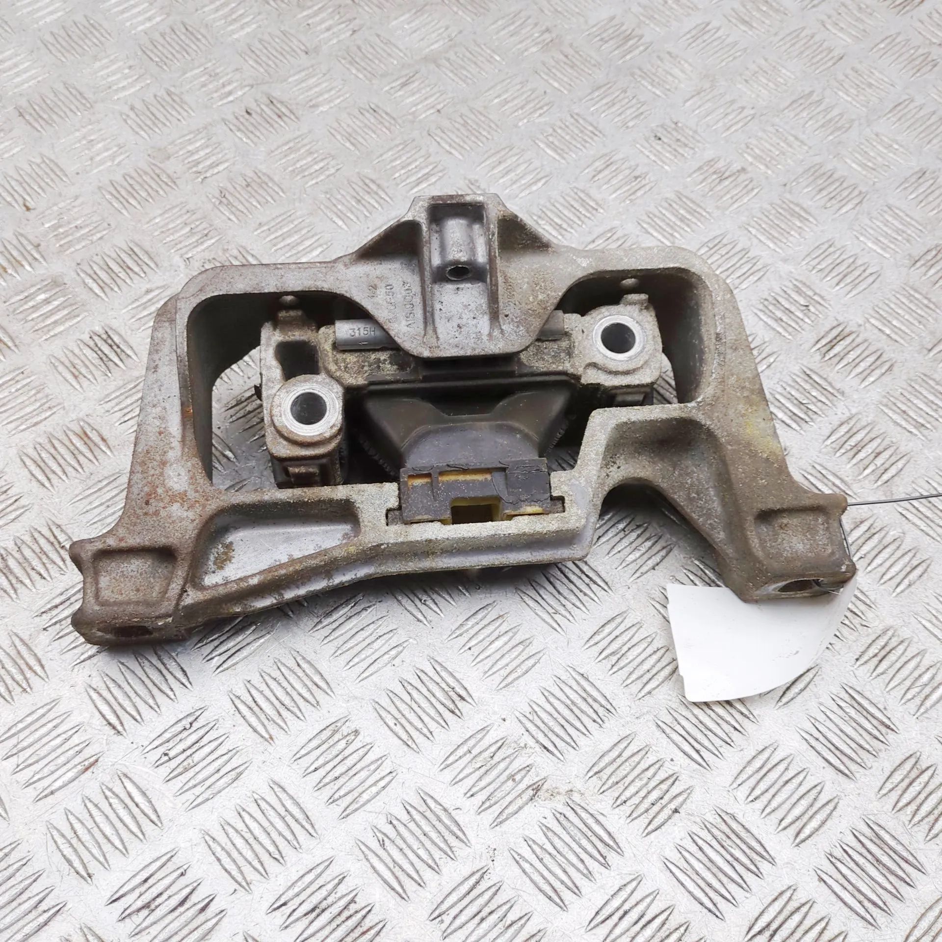 Mercedes-Benz CLA (C117) Right Side Engine Mount
