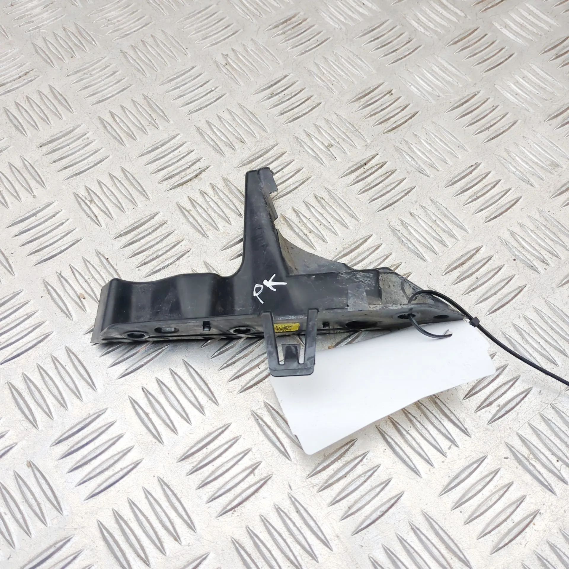 Land Rover Range Rover Velar Front Left Bumper Bracket Front Left Bumper Bracket — LAND ROVER RANGE RO...