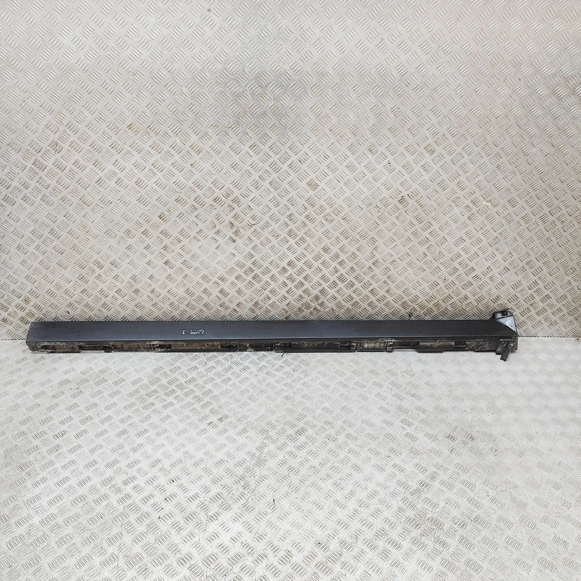 Land Rover Range Rover Velar Left Side Plastic Sideskirt Cover Left Side Plastic Sideskirt Cover — LAND ROVER ...