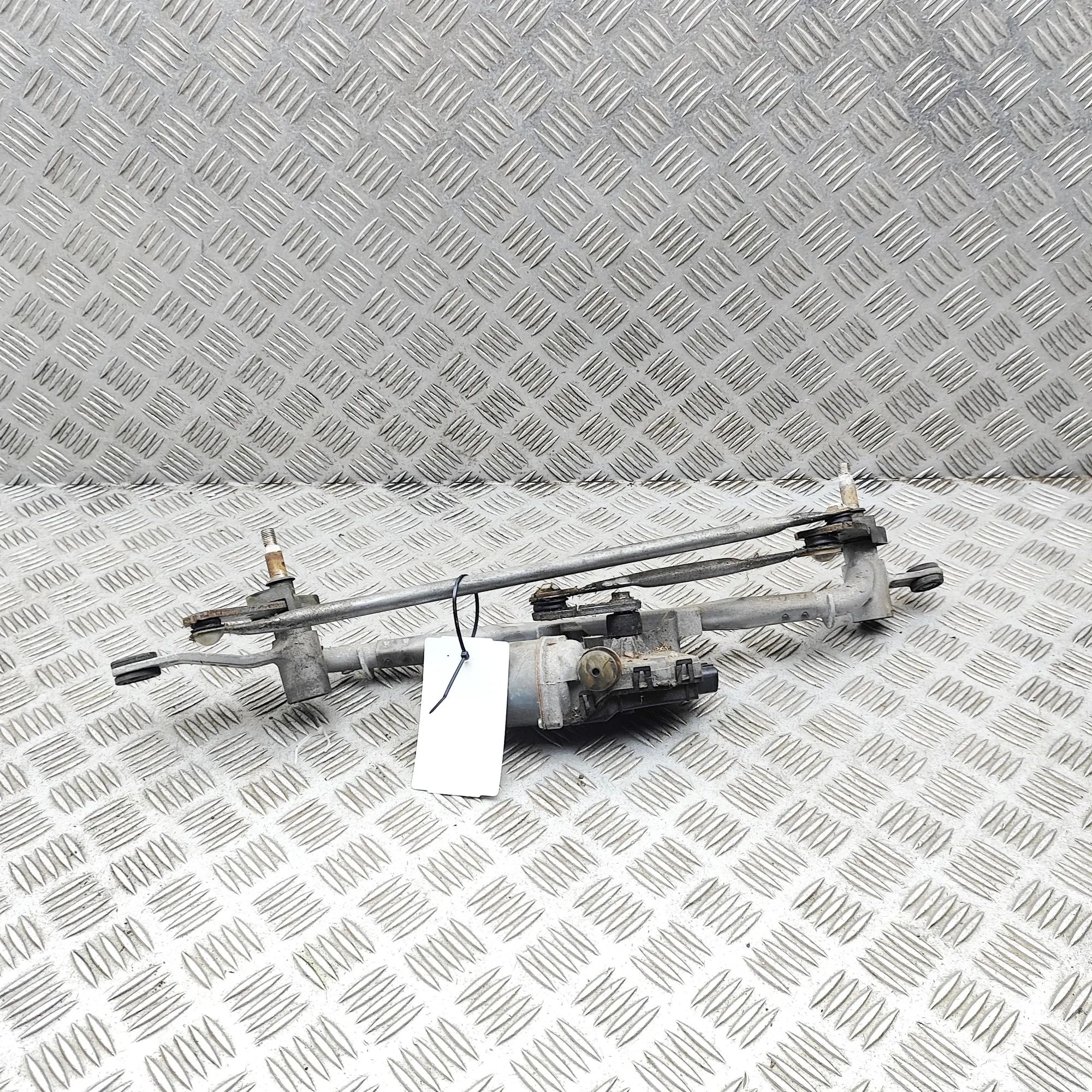 Jeep Cherokee (KL) Front Windshield Wiper Mechanism Front Windshield Wiper Mechanism — JEEP CHEROKE...