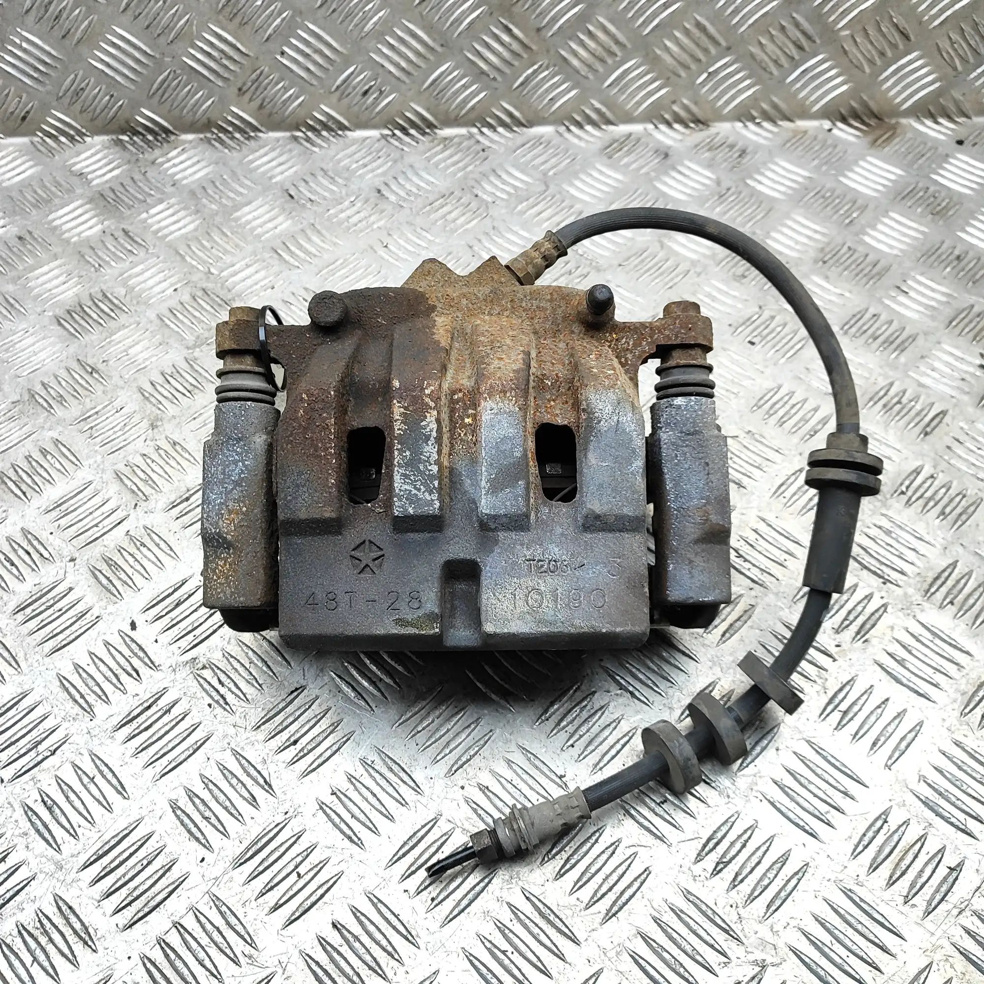 Jeep Cherokee (KL) Brake caliper — front left Brake caliper — front left — JEEP CHEROKEE (KL)...