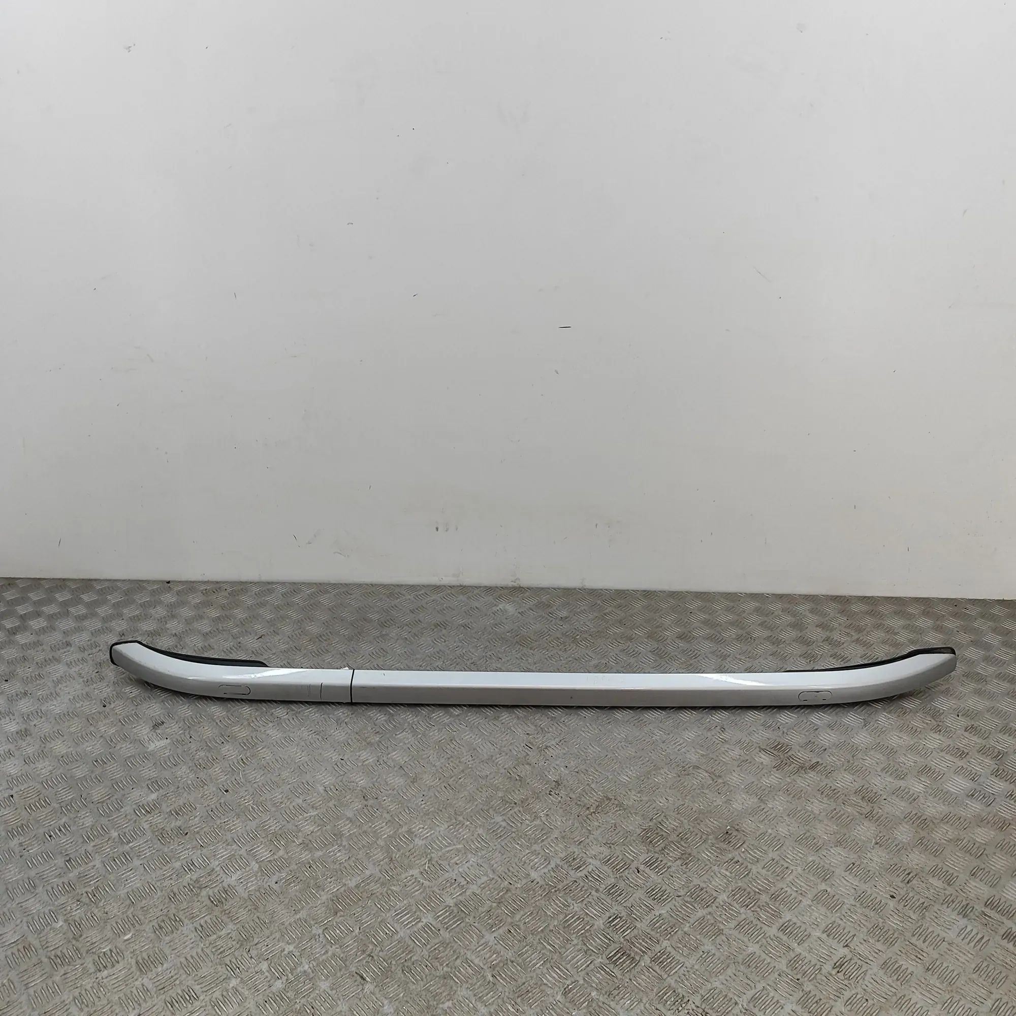 Jeep Cherokee (KL) Left Side Roof Rail Left Side Roof Rail — JEEP CHEROKEE (KL) (2013-...