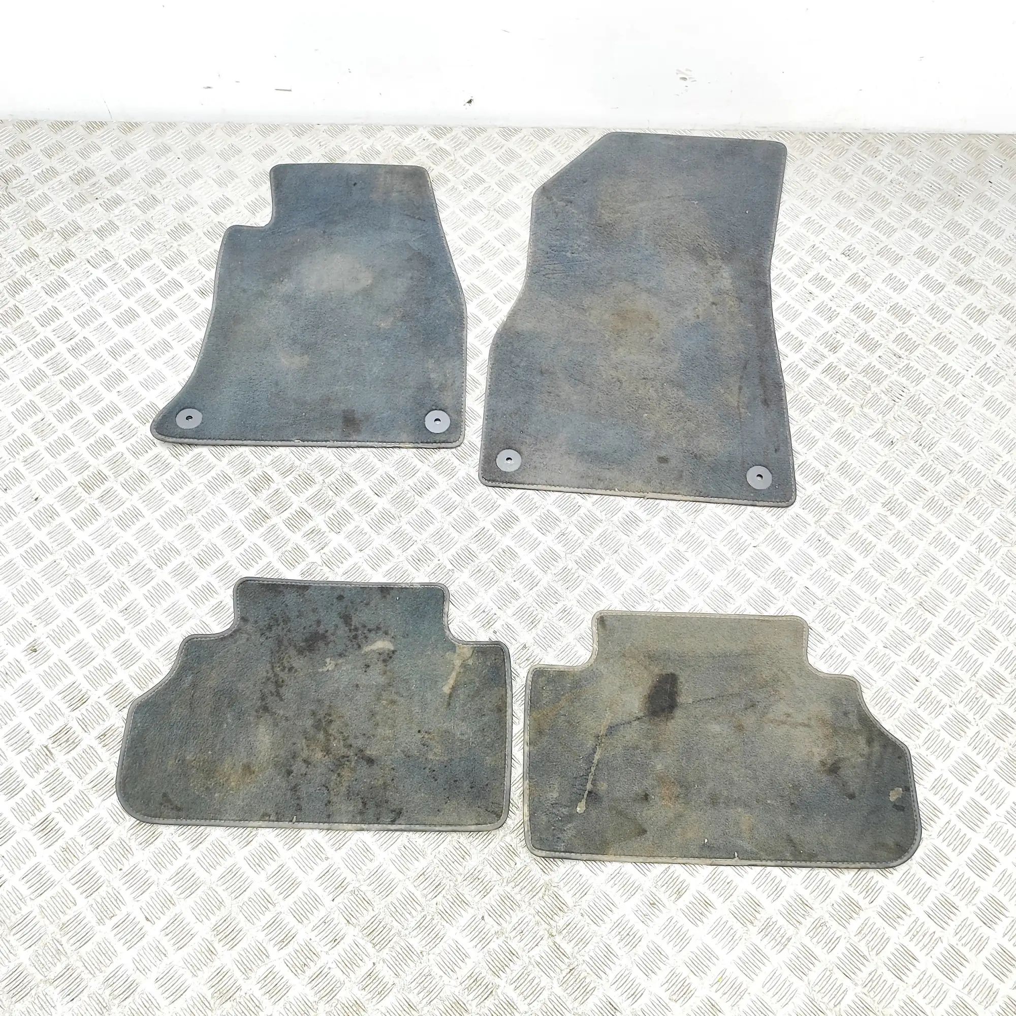Audi Q5 (FY) Floor Mat Set Floor mat set — AUDI Q5 (FY) (2016-...) — 80C86...