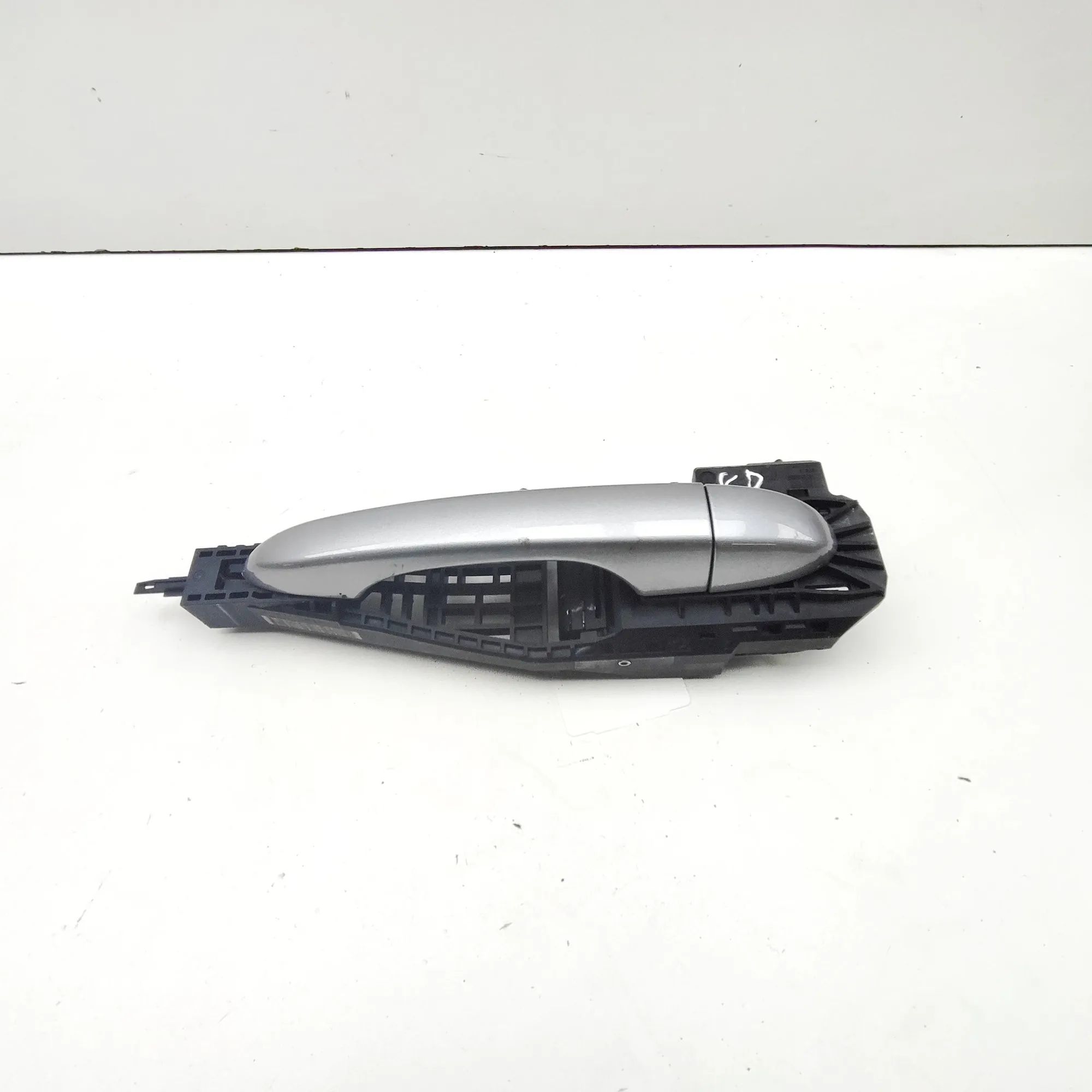 Jeep Cherokee (KL) Exterior door handle — rear right Exterior door handle — rear right — JEEP CHEROK...